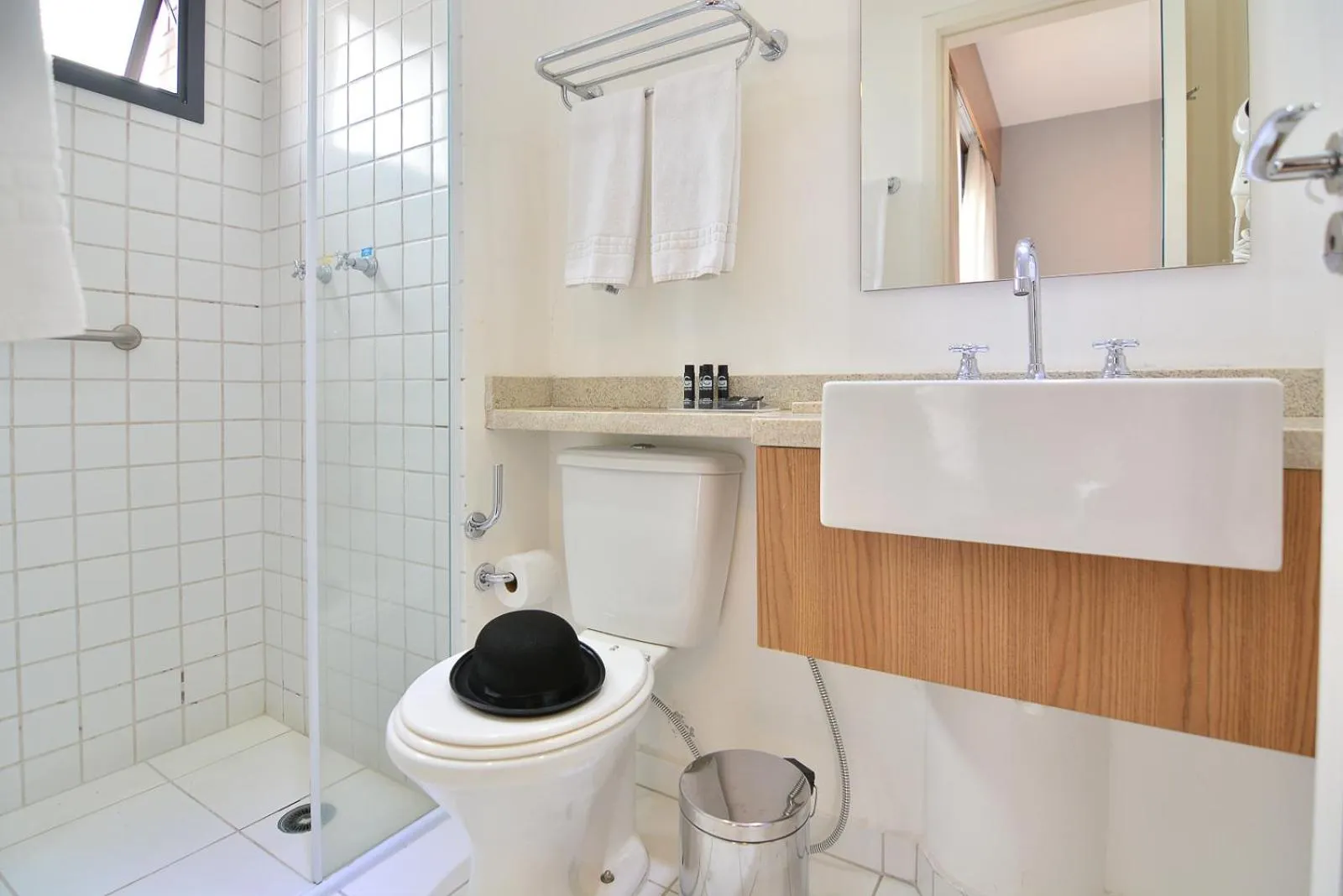 Shower in Charlie Faria Lima