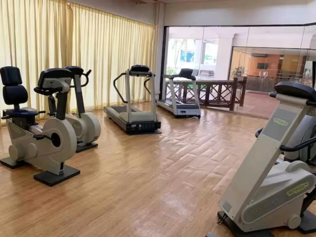 Gracious ~ Walking Distance to SEE, SHOP and EAT