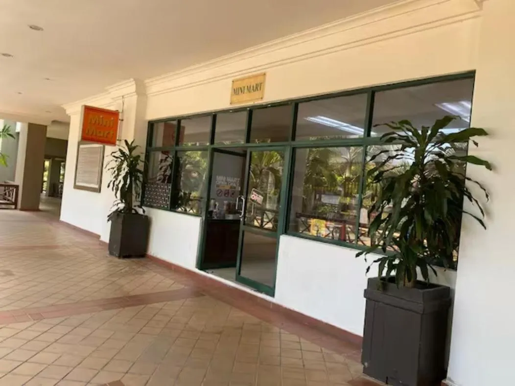 Gracious ~ Walking Distance to SEE, SHOP and EAT