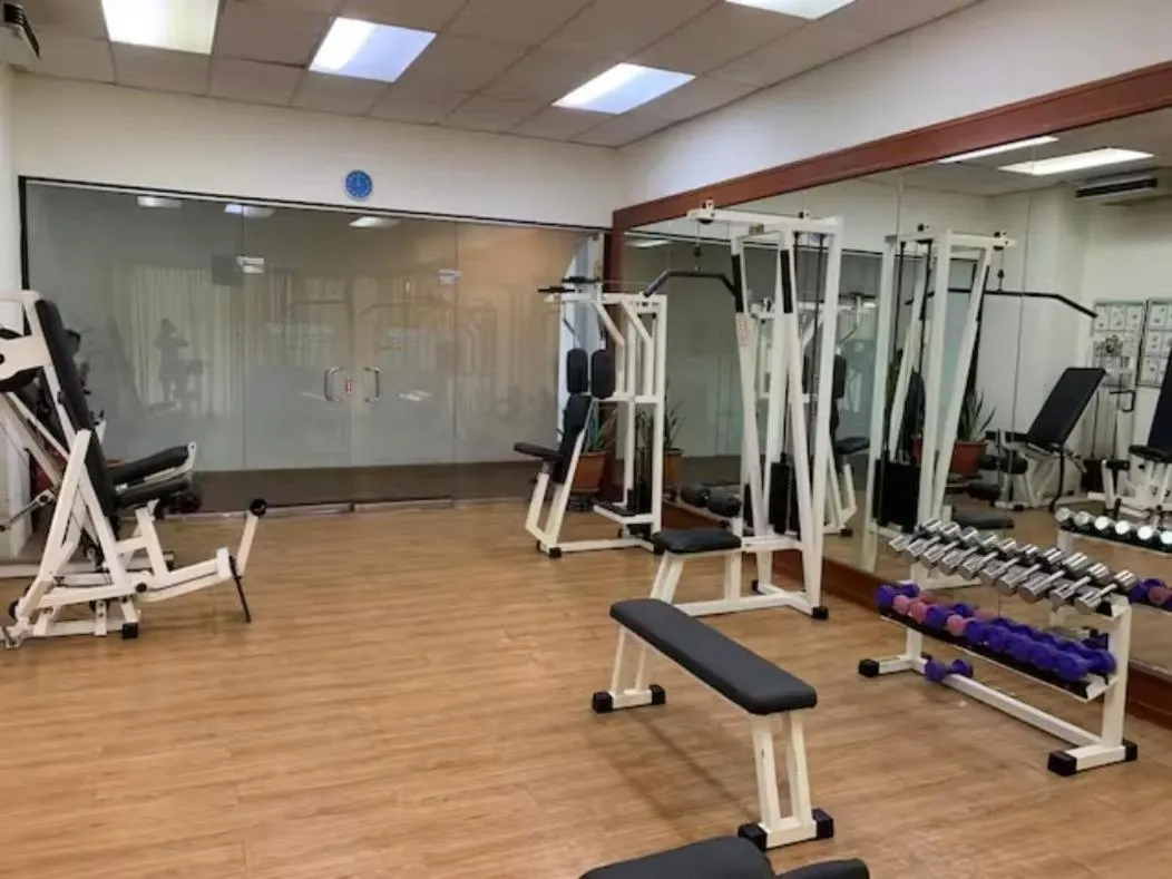 Gracious ~ Walking Distance to SEE, SHOP and EAT