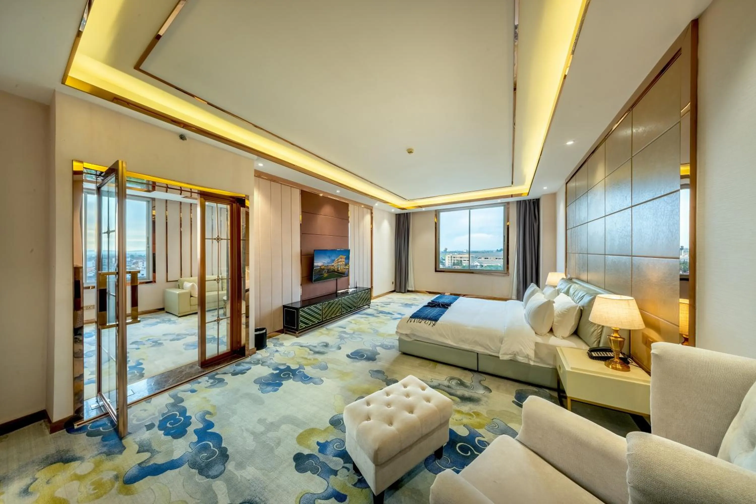 Living room, Bed in ST Hotel Wattay Airport