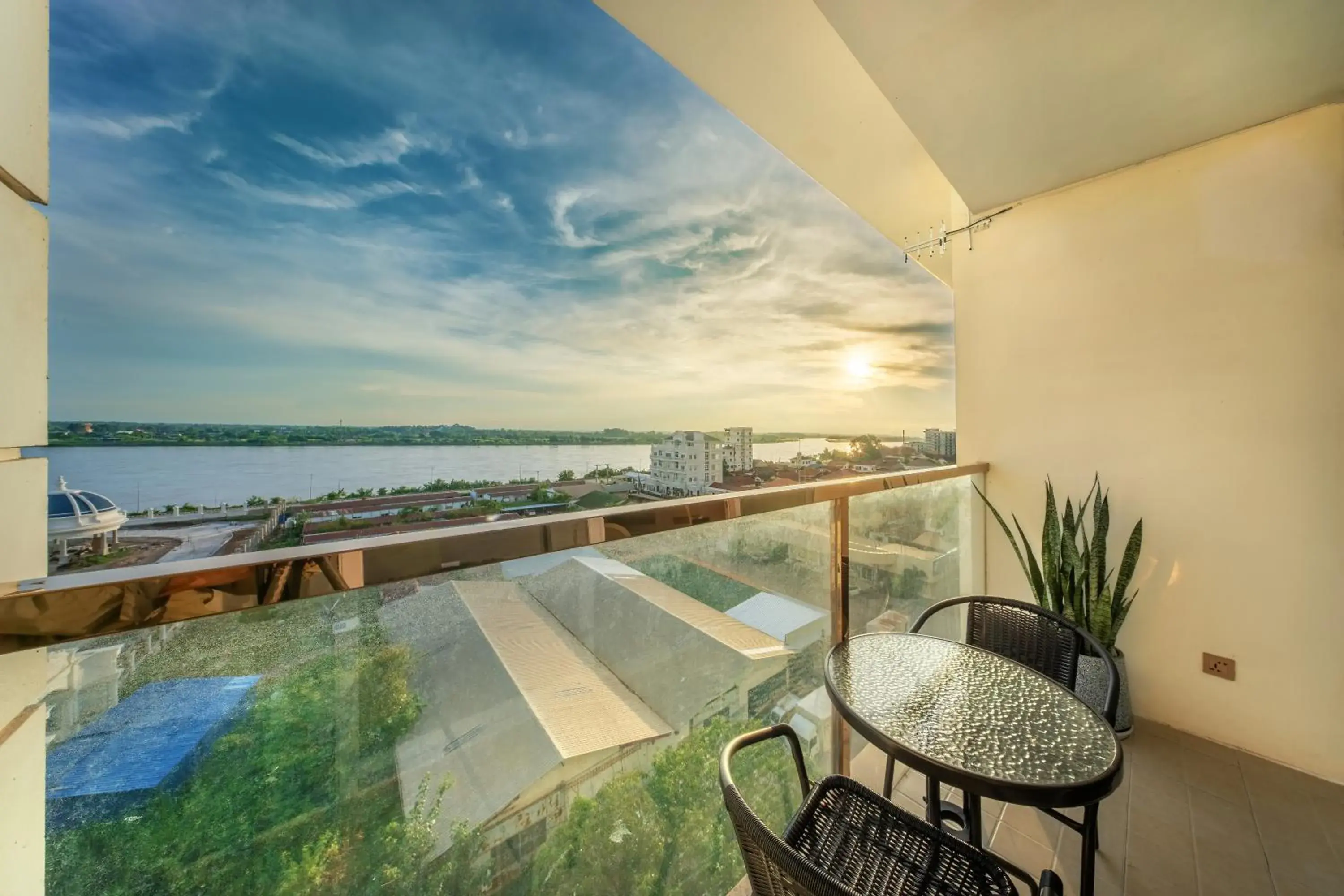 Deluxe King River View in ST Hotel Wattay Airport Deluxe King River View in ST Hotel Wattay Airport