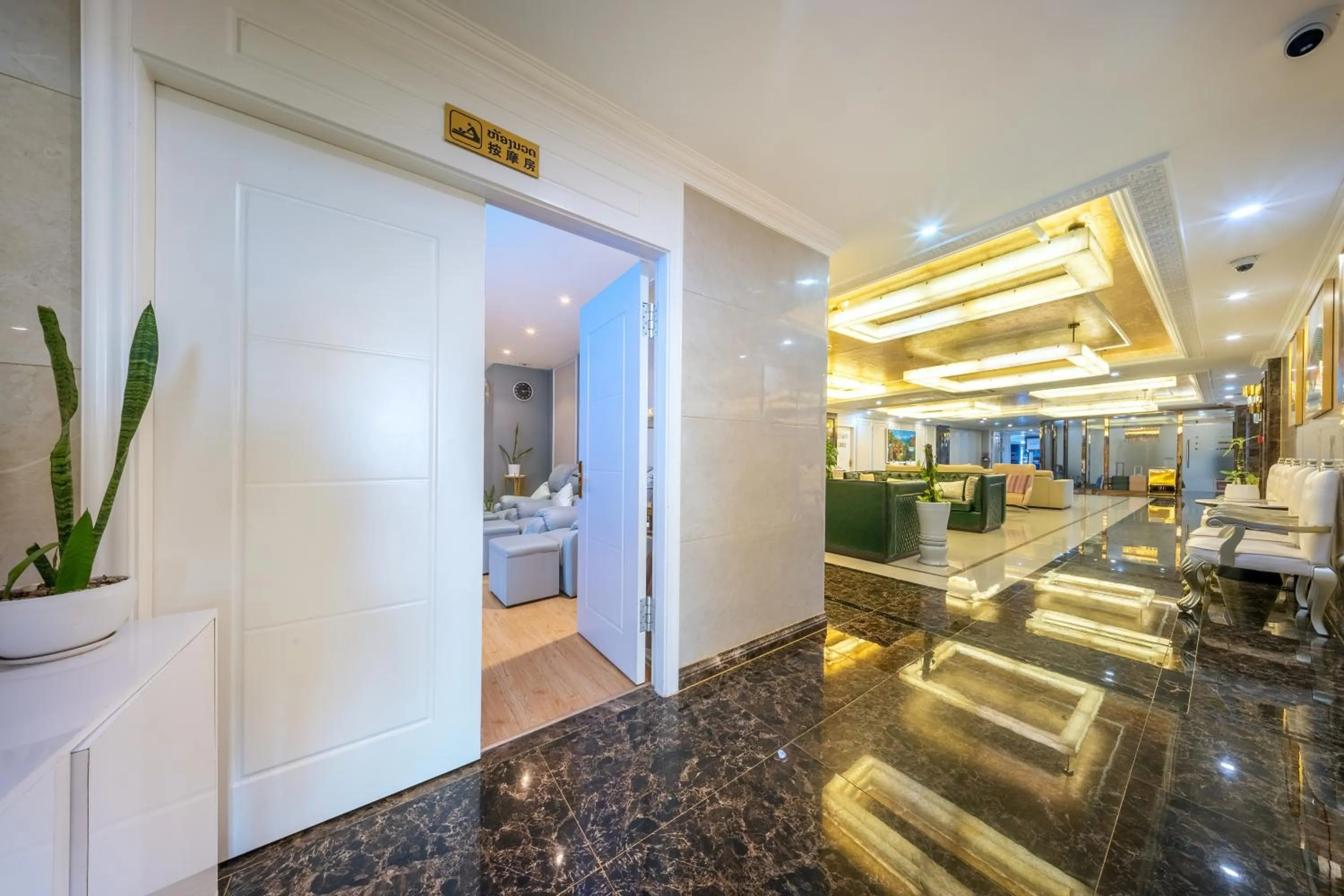 Lobby or reception in ST Hotel Wattay Airport