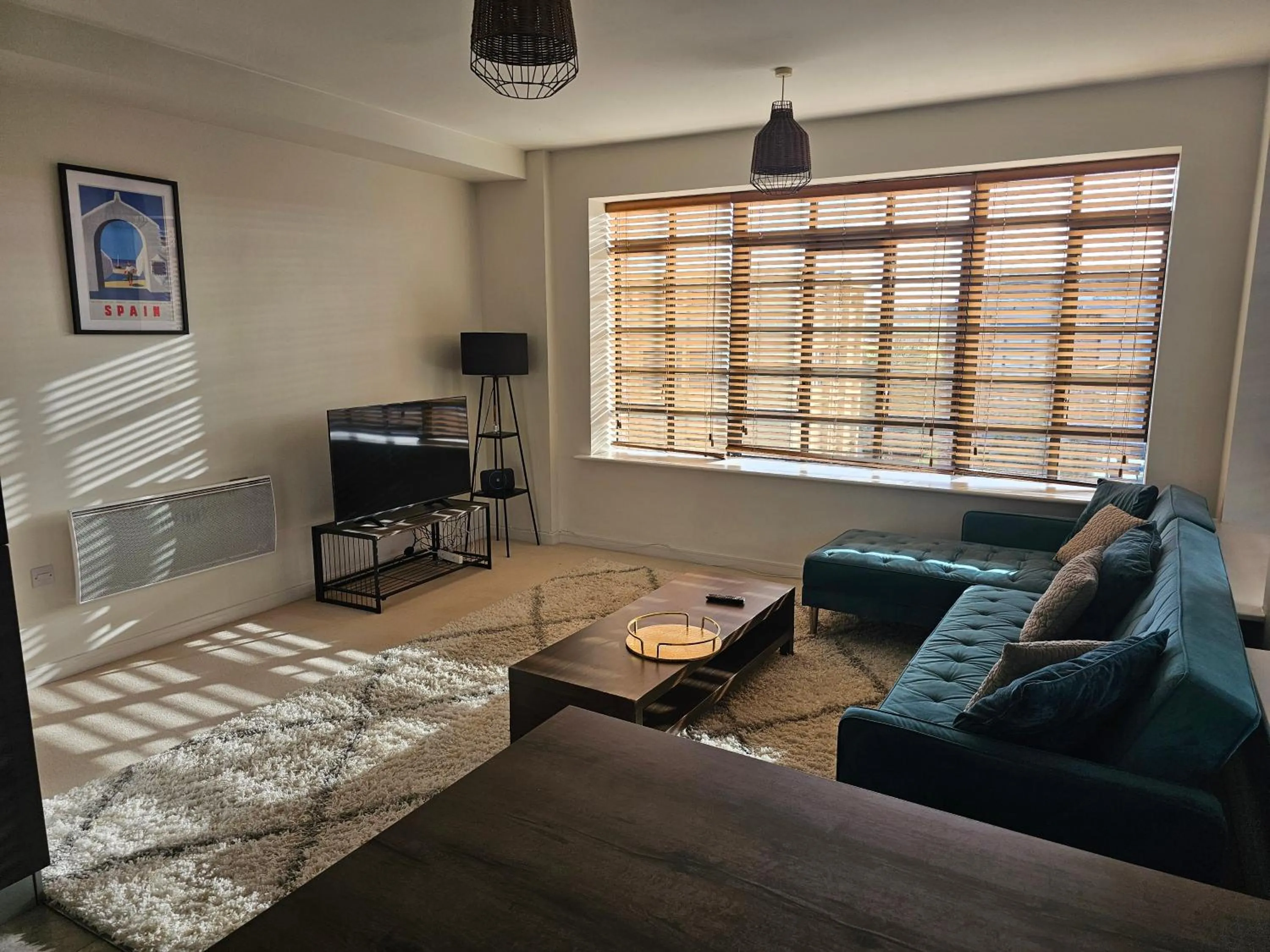 The Aviator Apartment - Farnborough - Allocated Parking, WI-FI & Self Check-in