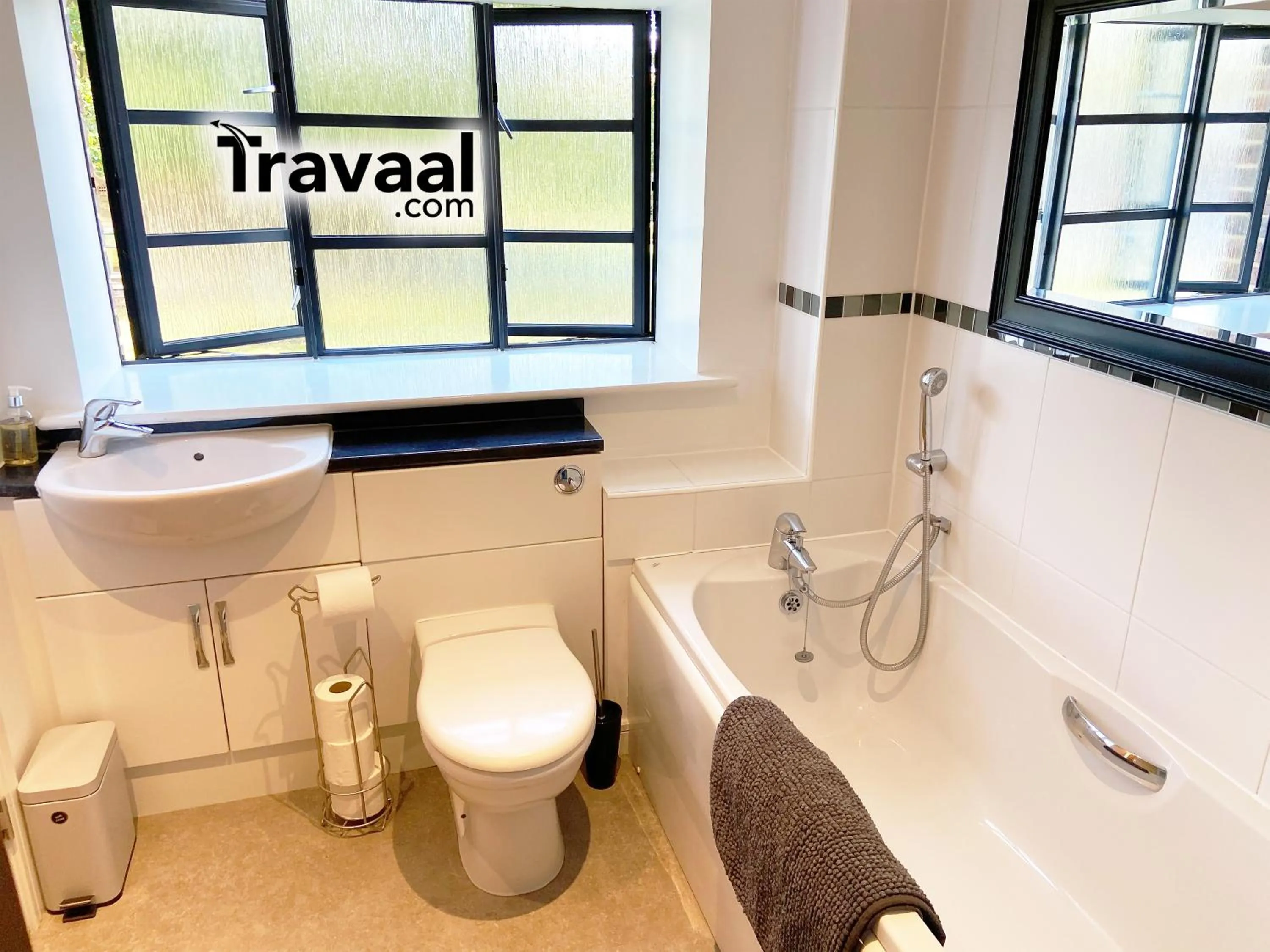 Toilet in The Aviator Apartment - Farnborough - Allocated Parking, WI-FI & Self Check-in