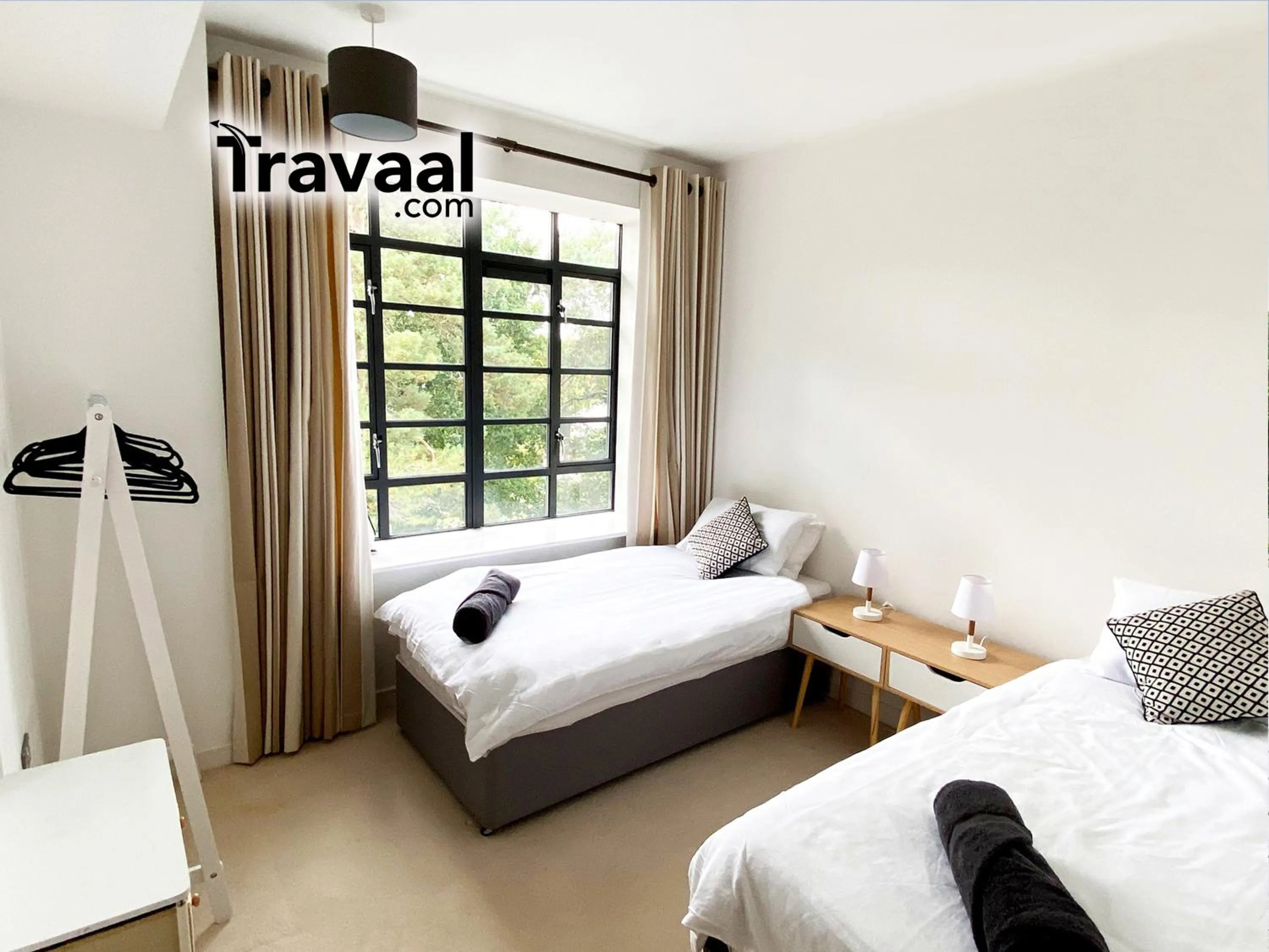 Bed in The Aviator Apartment - Farnborough - Allocated Parking, WI-FI & Self Check-in