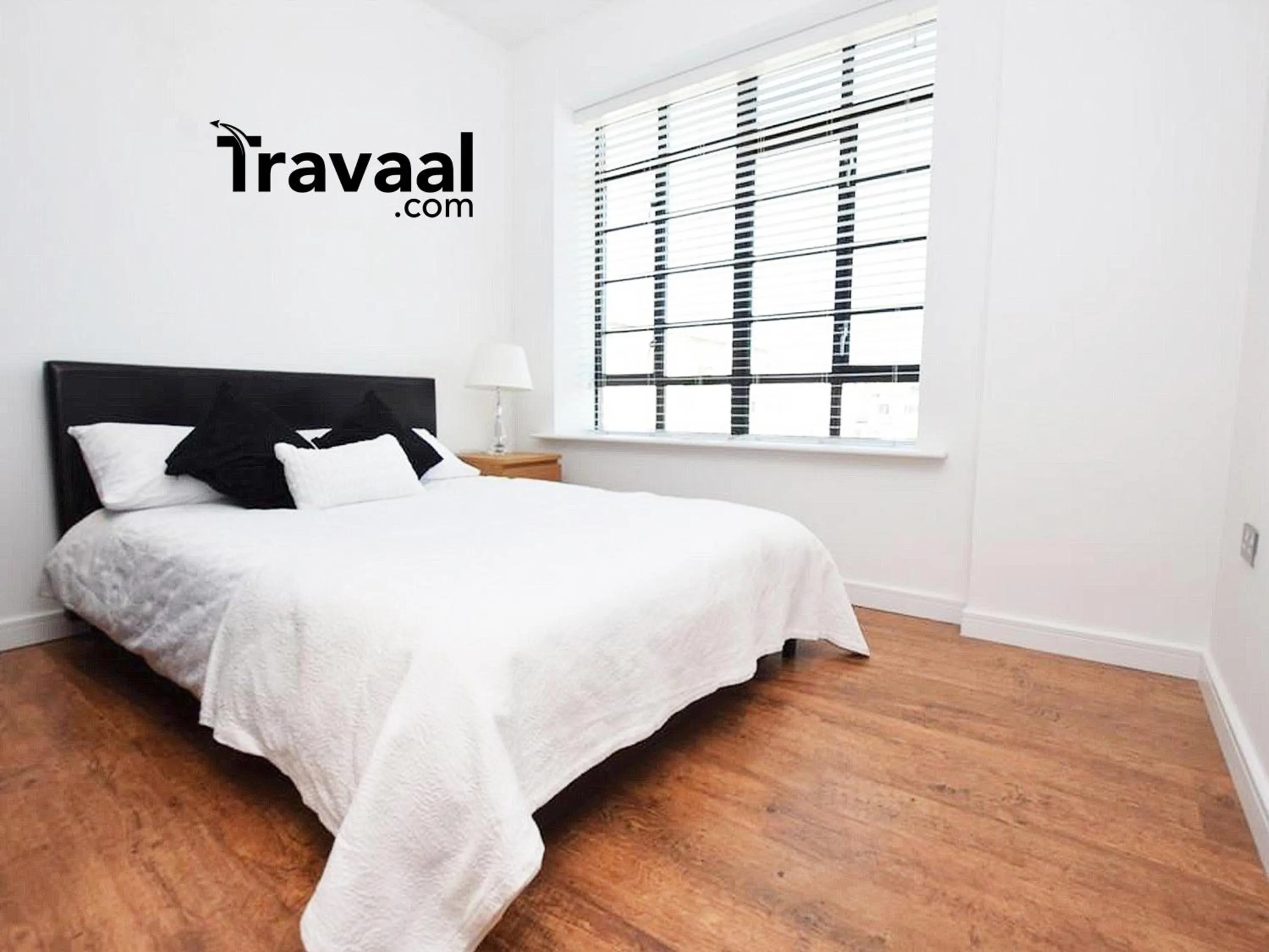 Bed in The Aviator Apartment - Farnborough - Allocated Parking, WI-FI & Self Check-in