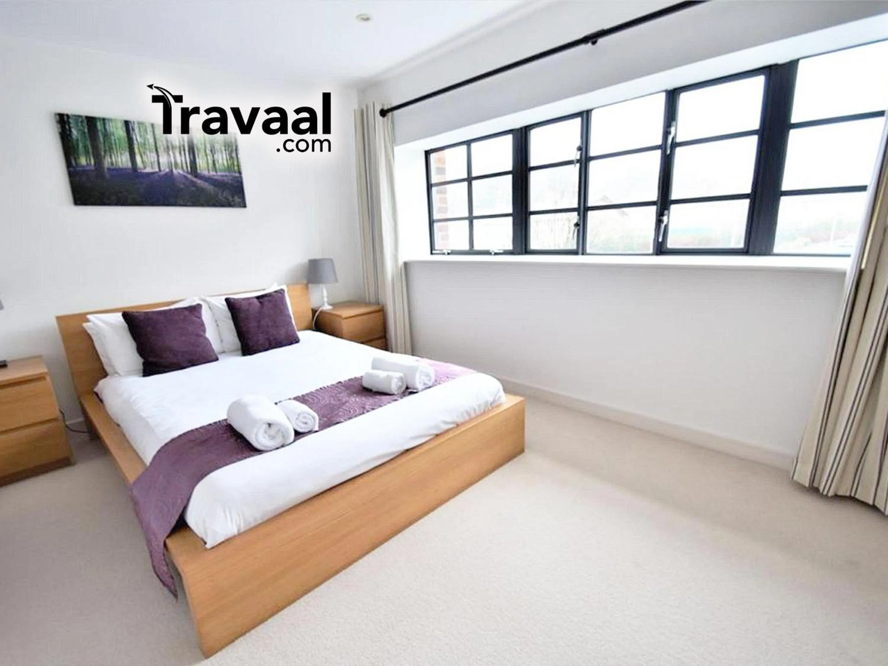 Bed in The Aviator Apartment - Farnborough - Allocated Parking, WI-FI & Self Check-in