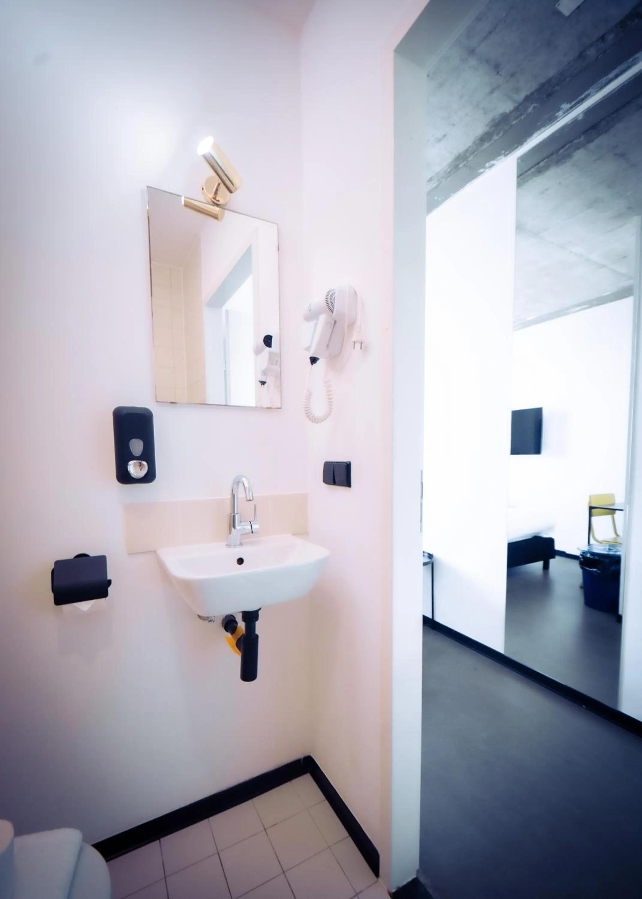 Bathroom in Urban Hotel The Golden Stork