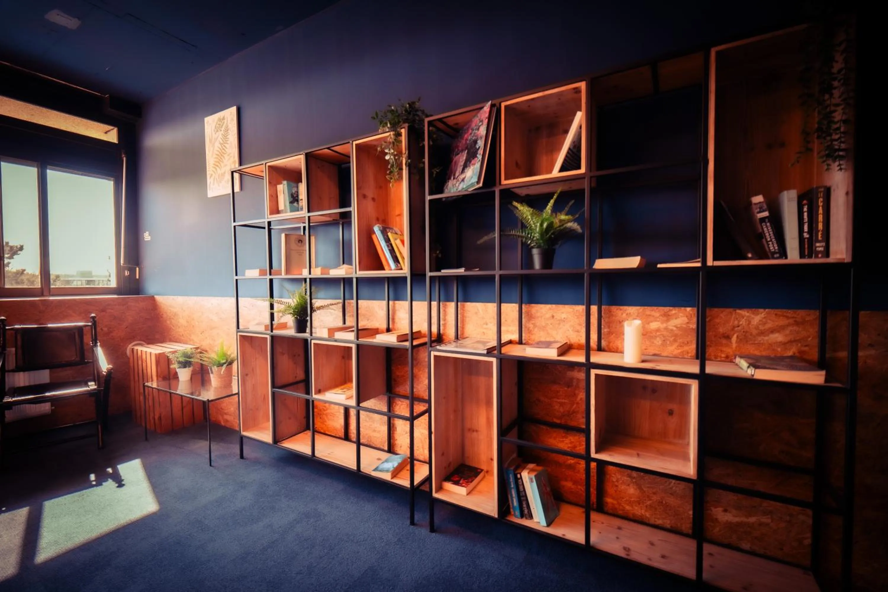 Communal lounge/ TV room in Urban Hotel The Golden Stork