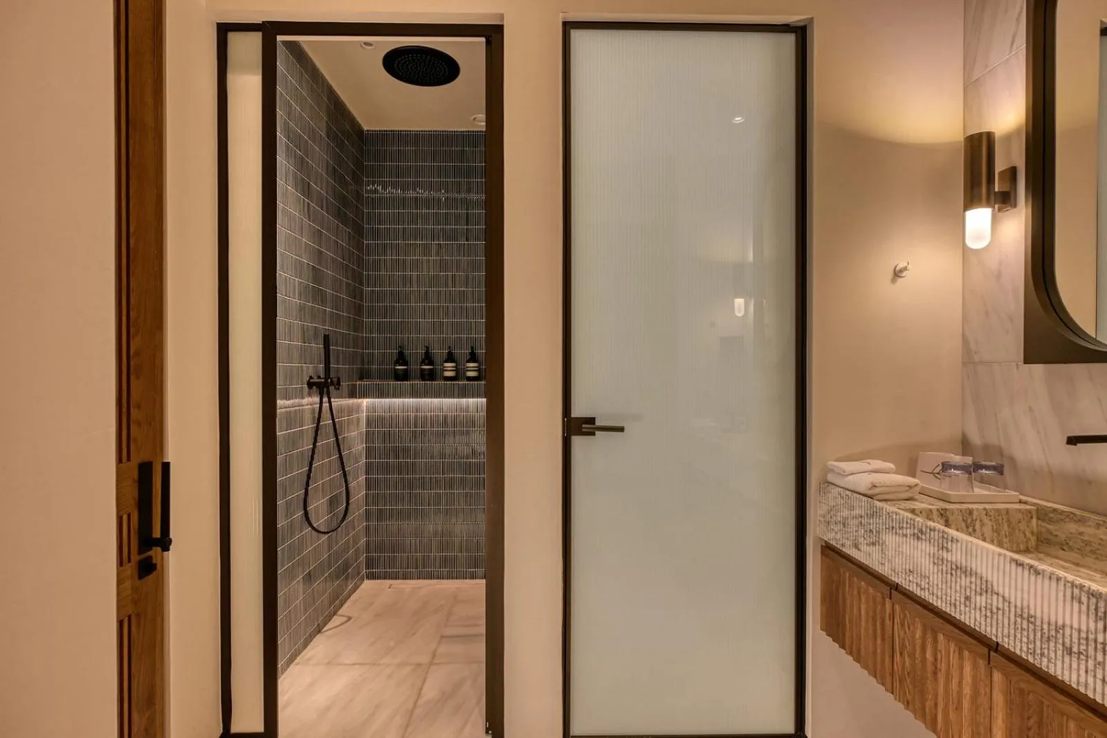 Shower in Avant Mar Paros