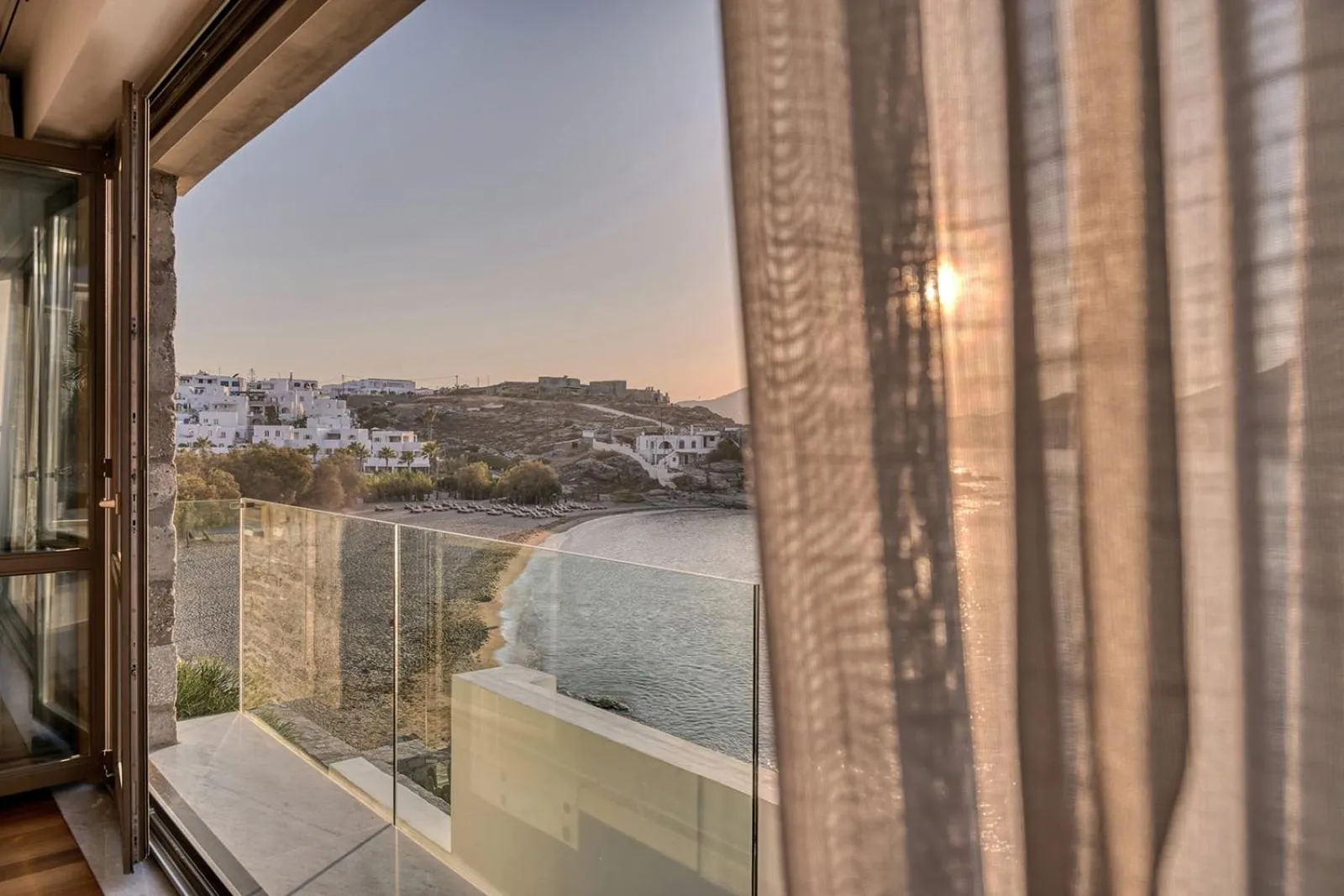 Day in Avant Mar Paros