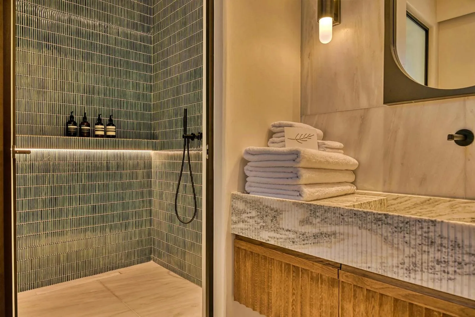 Shower in Avant Mar Paros