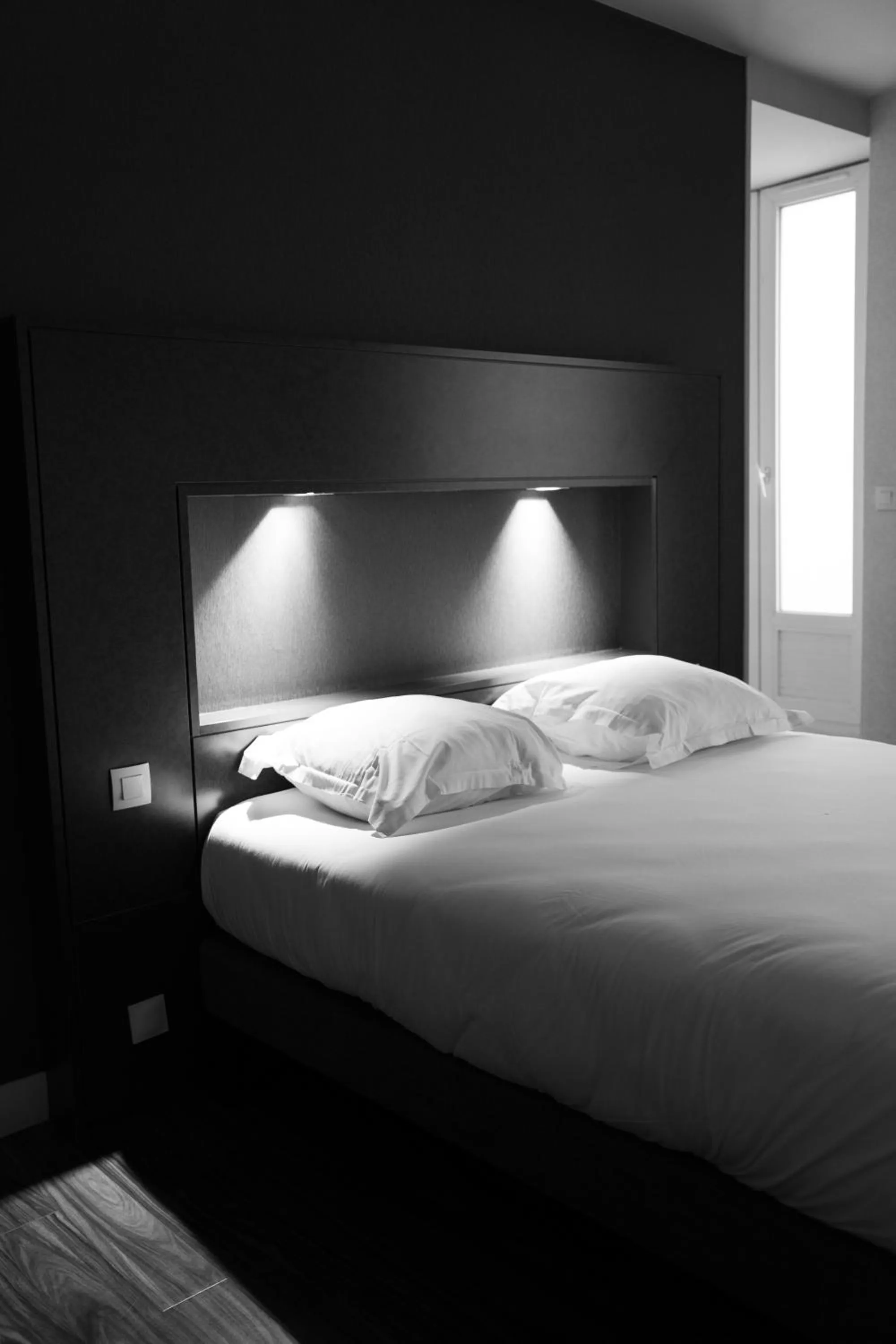 Bed in LA CROIX D'OR LOGIS Hôtels