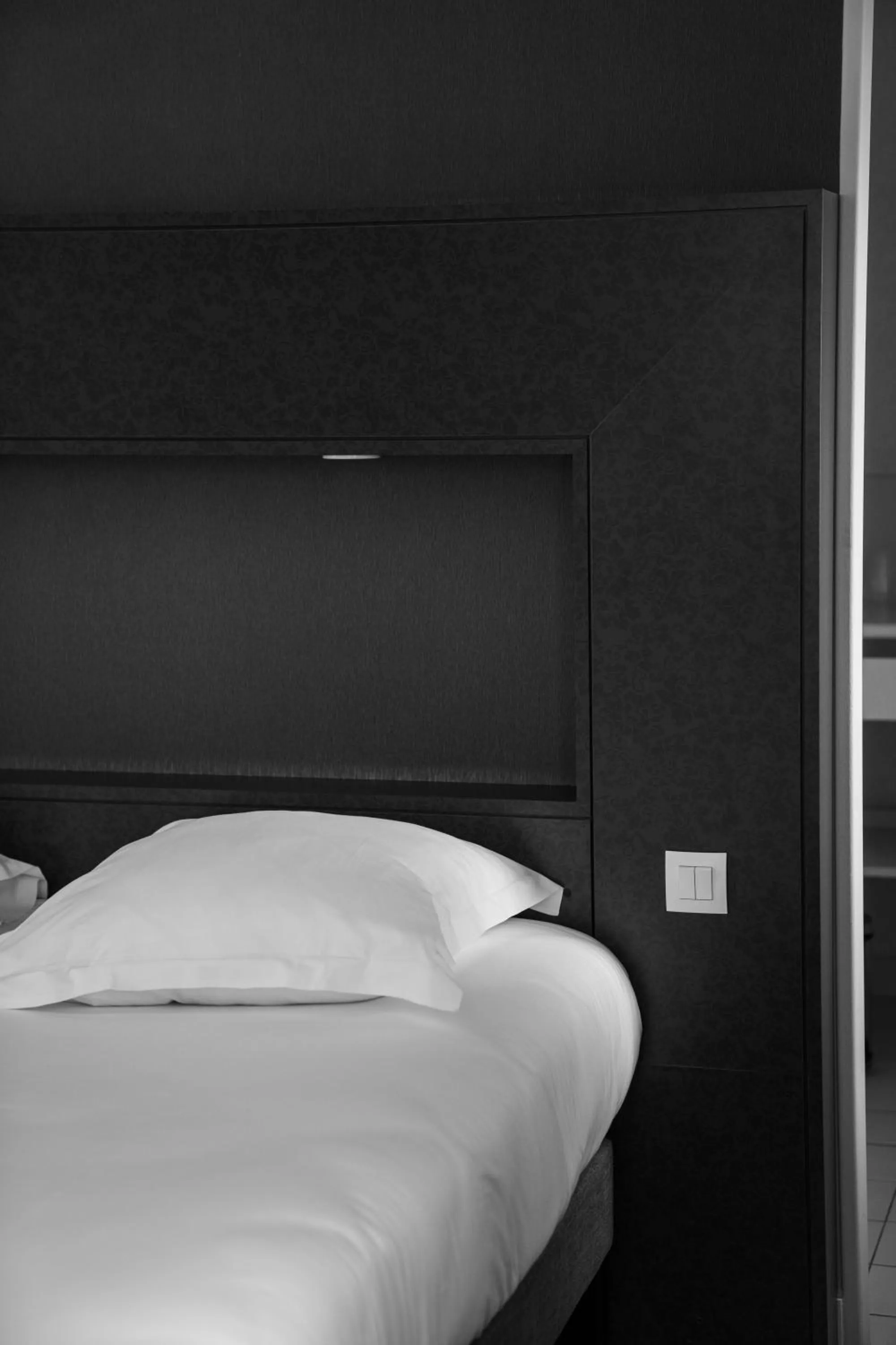 Bed in LA CROIX D'OR LOGIS Hôtels