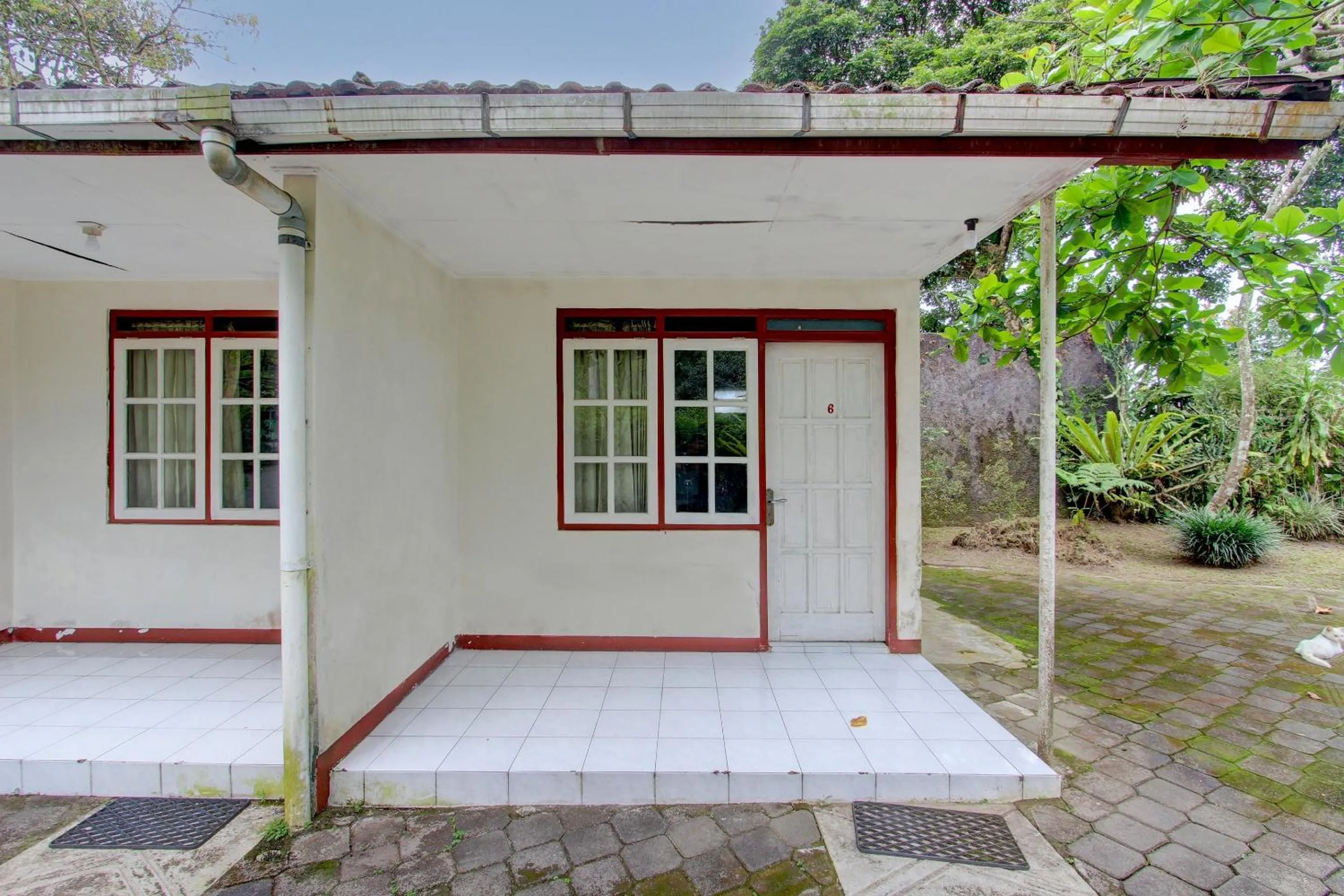 Facade/entrance in Hotel O Asta Guesthouse