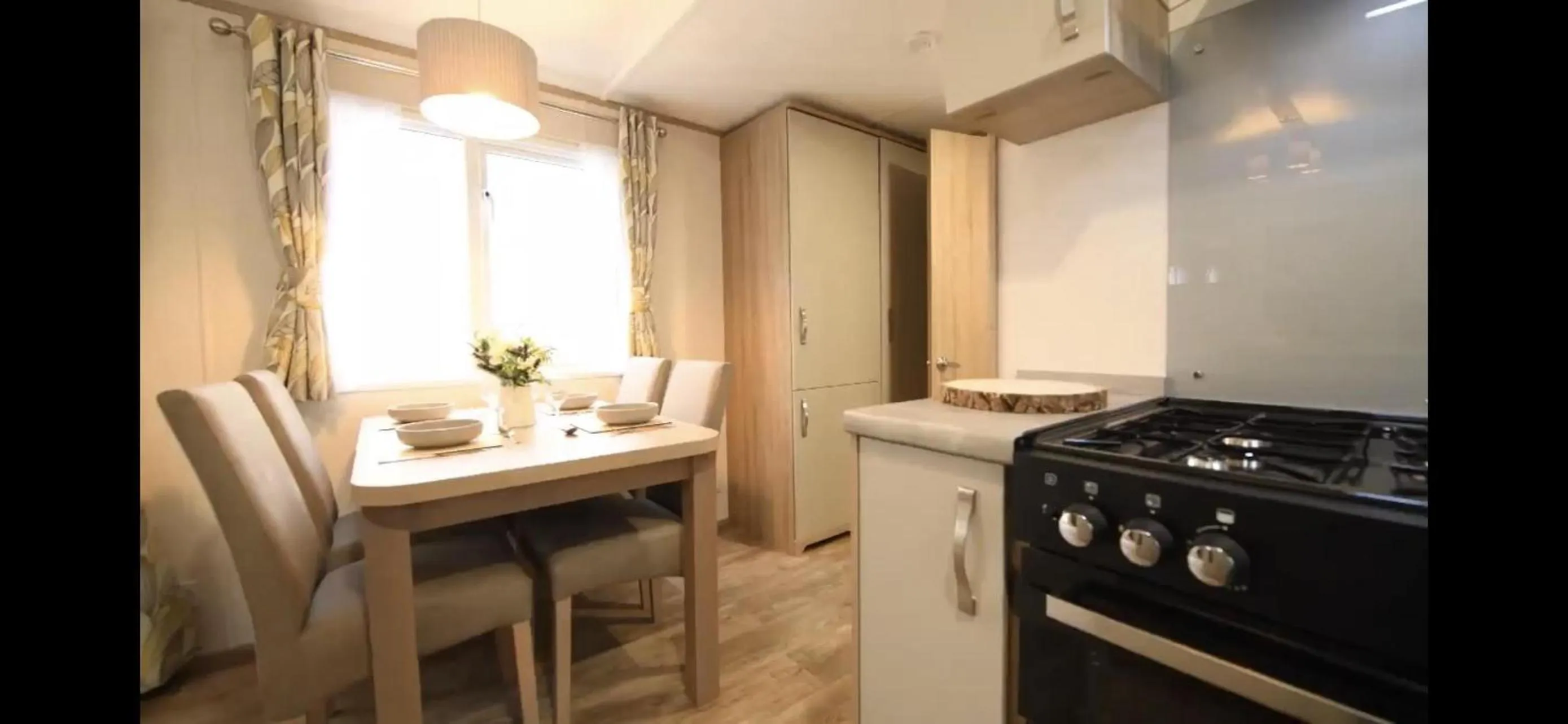 Kitchen or kitchenette in Coopers Beach 3-Bed Caravan Sleeps 8 & Pets Ok