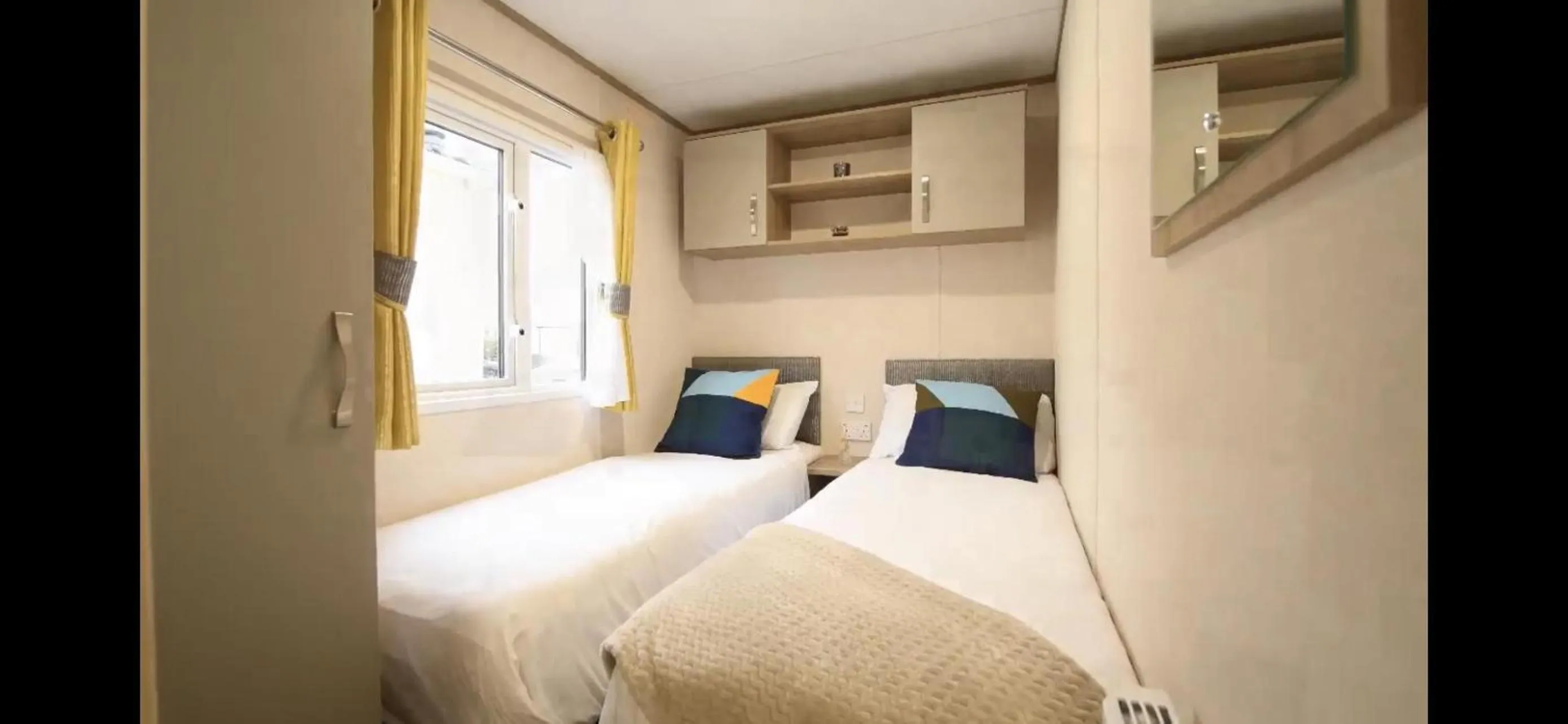 Bed in Coopers Beach 3-Bed Caravan Sleeps 8 & Pets Ok