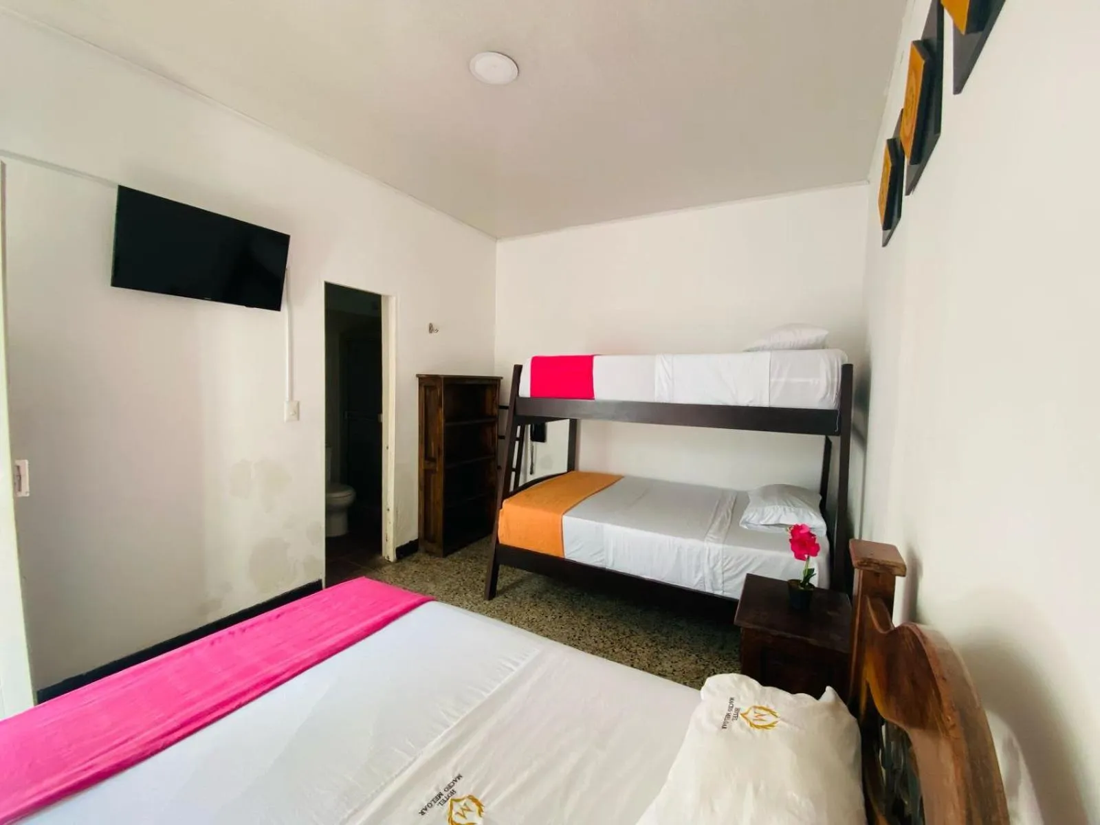 TV and multimedia, Bed in HOTEL MACEO MELGAR