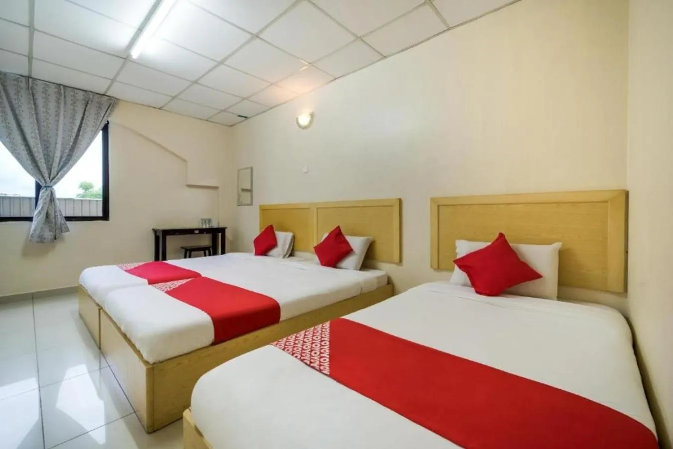 Bed in Hotel River Inn