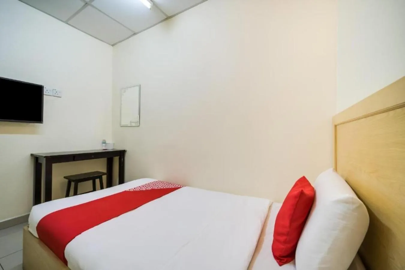 Bed in Hotel River Inn