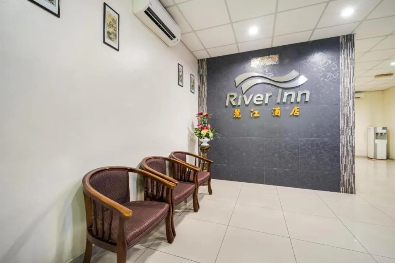 Lobby or reception in Hotel River Inn