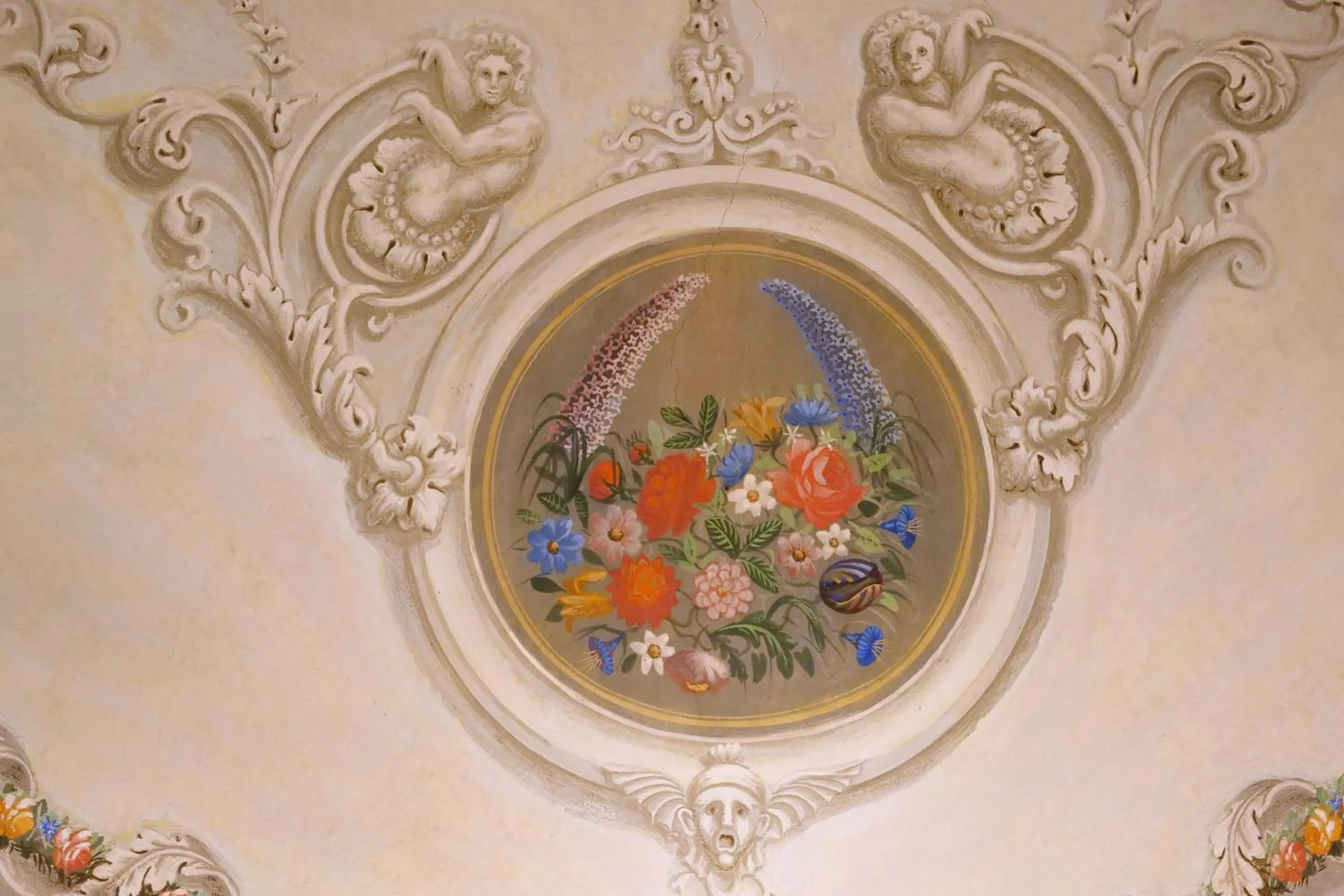 Decorative detail in Delcorto Suites
