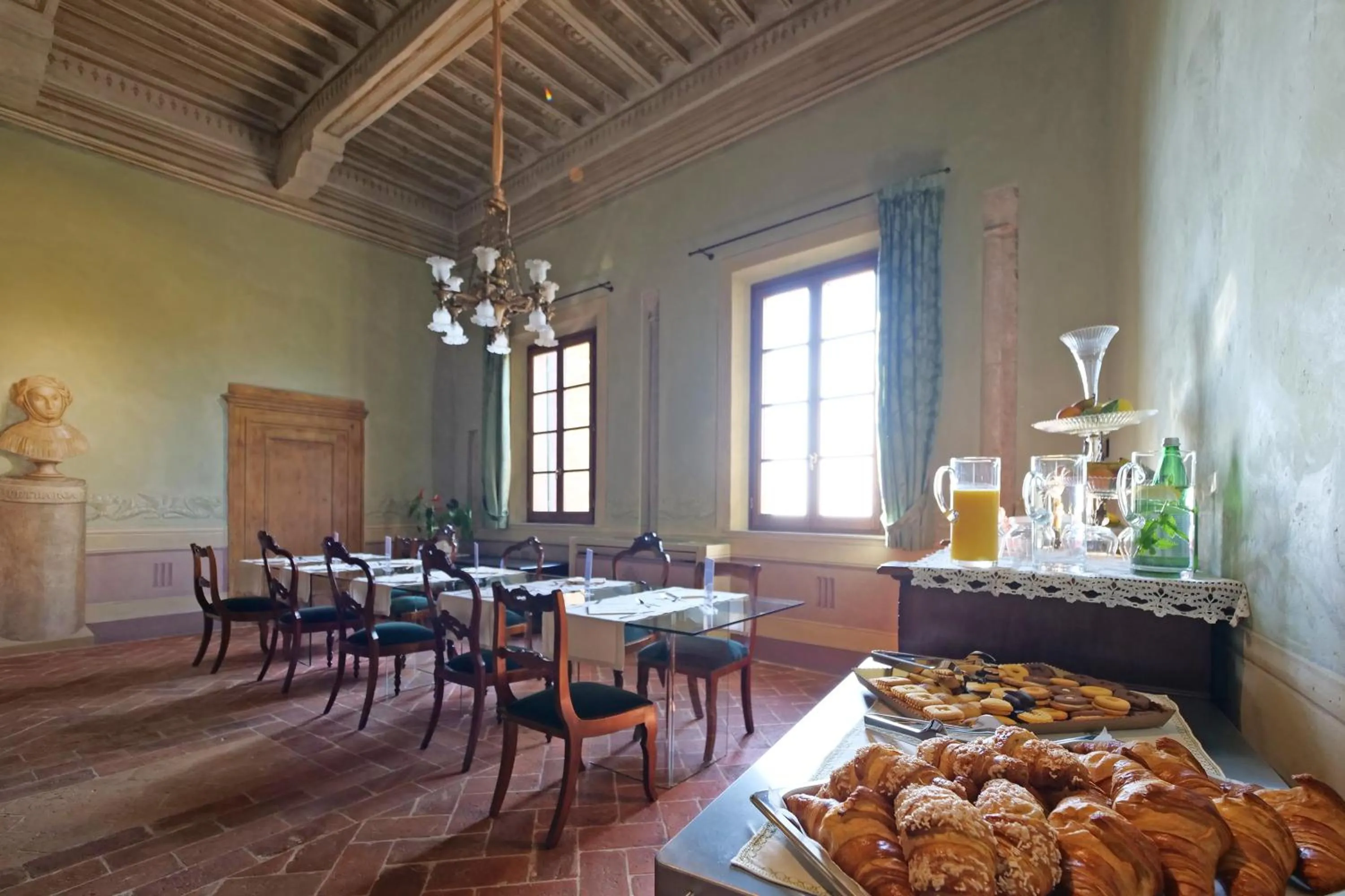Continental breakfast in Delcorto Suites