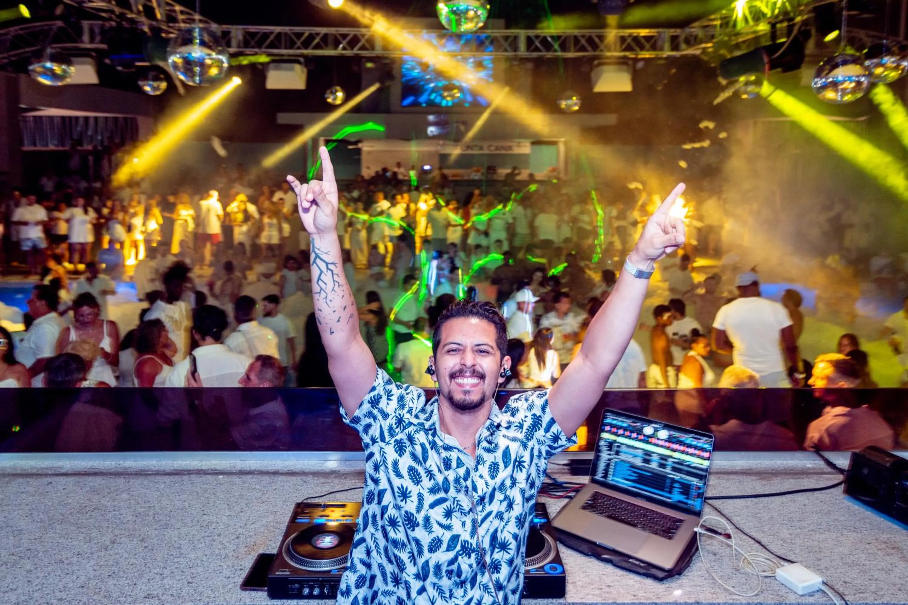 Evening entertainment in Riu Palace Bavaro - All Inclusive