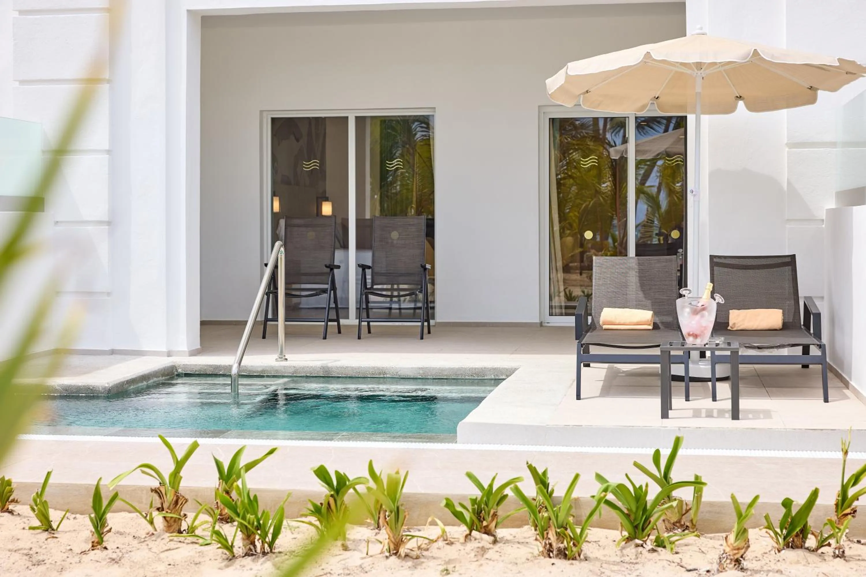 Swimming pool in Riu Palace Bavaro - All Inclusive