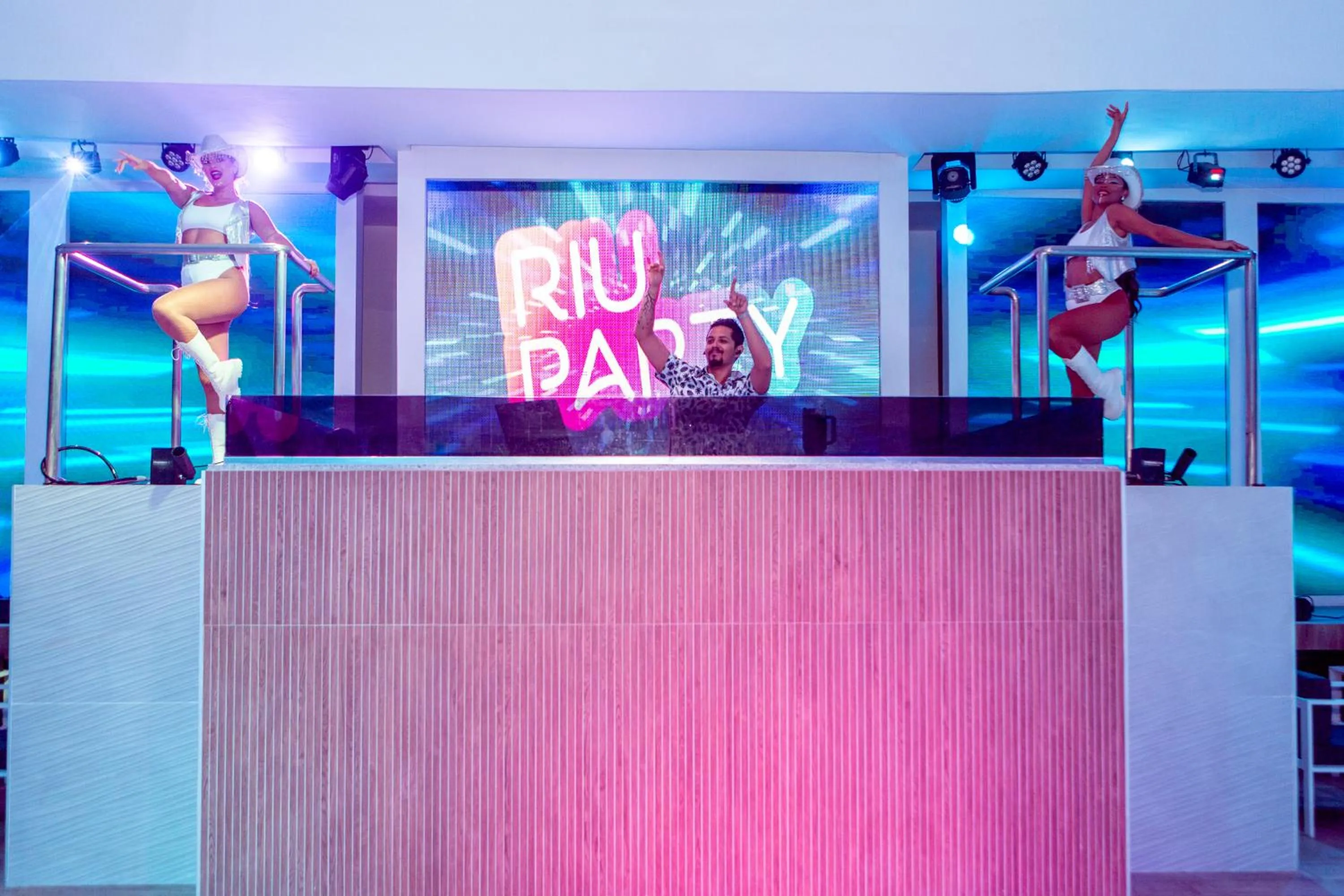 Evening entertainment in Riu Palace Bavaro - All Inclusive