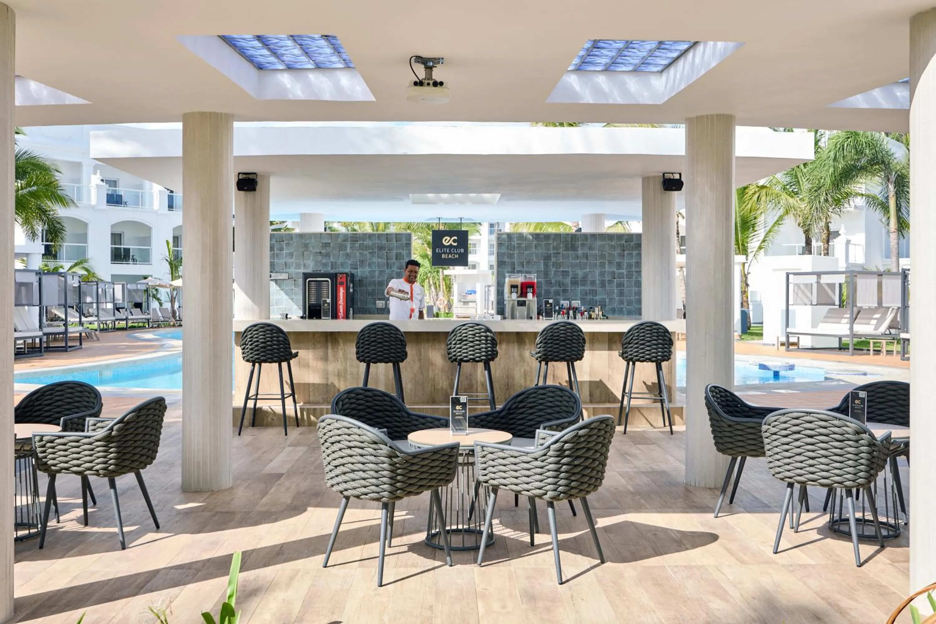 Lounge or bar in Riu Palace Bavaro - All Inclusive