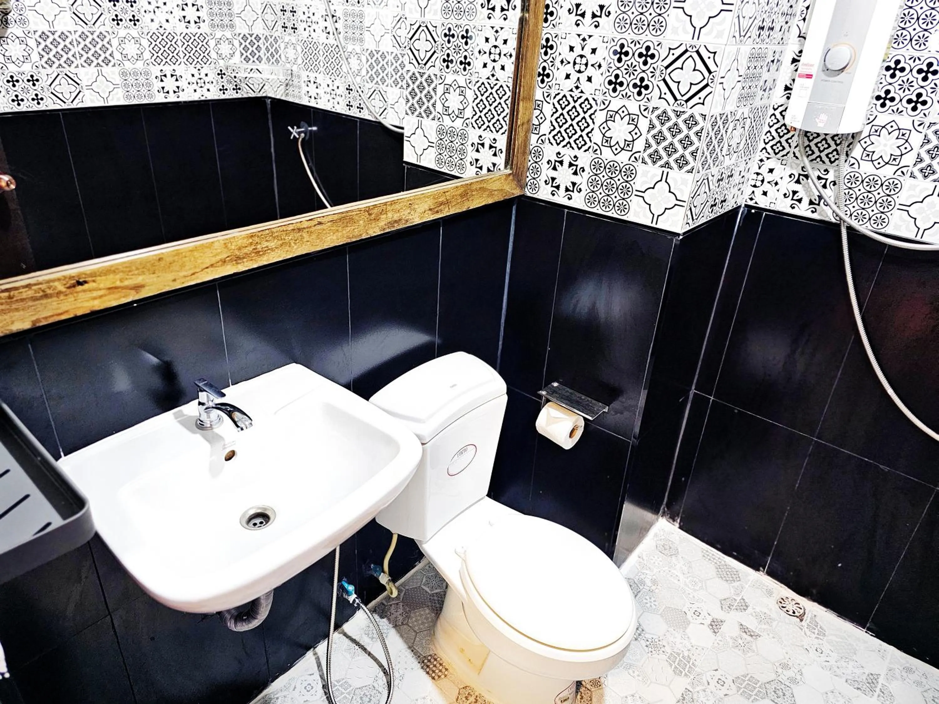 Toilet in Elegant Lanna Guesthouse