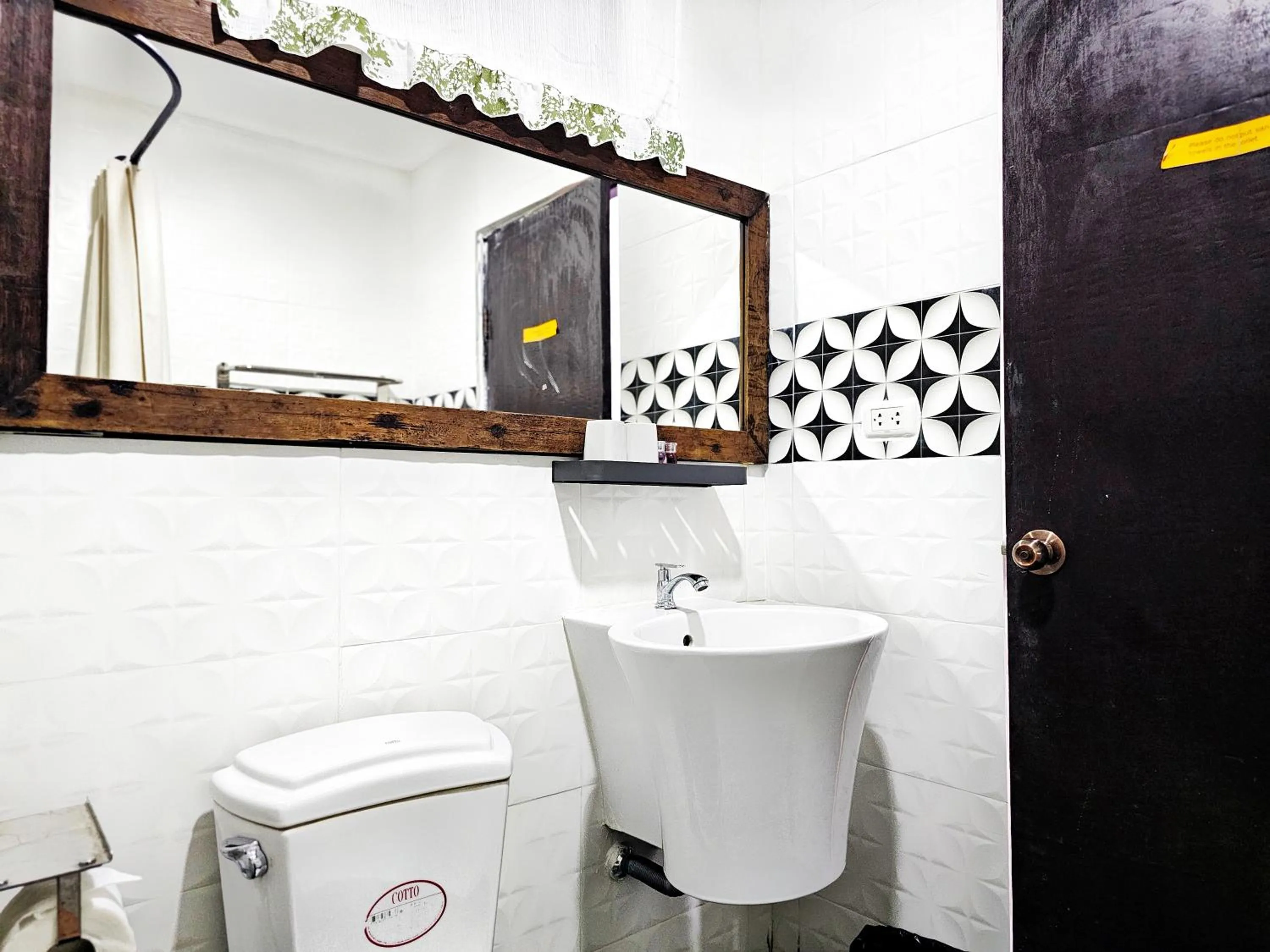 Toilet in Elegant Lanna Guesthouse