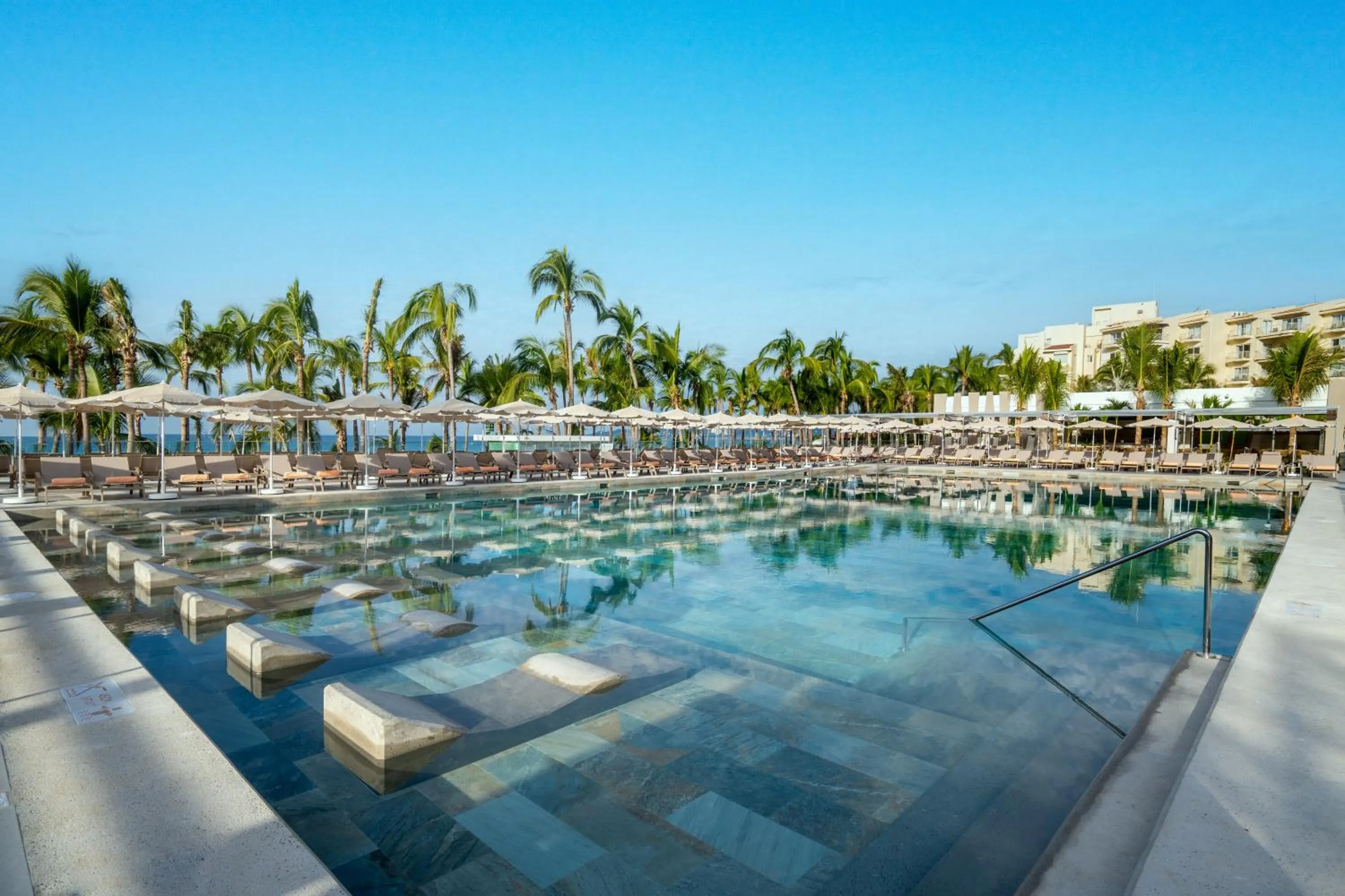 Swimming pool in Riu Palace Pacifico - All Inclusive - Adults Only