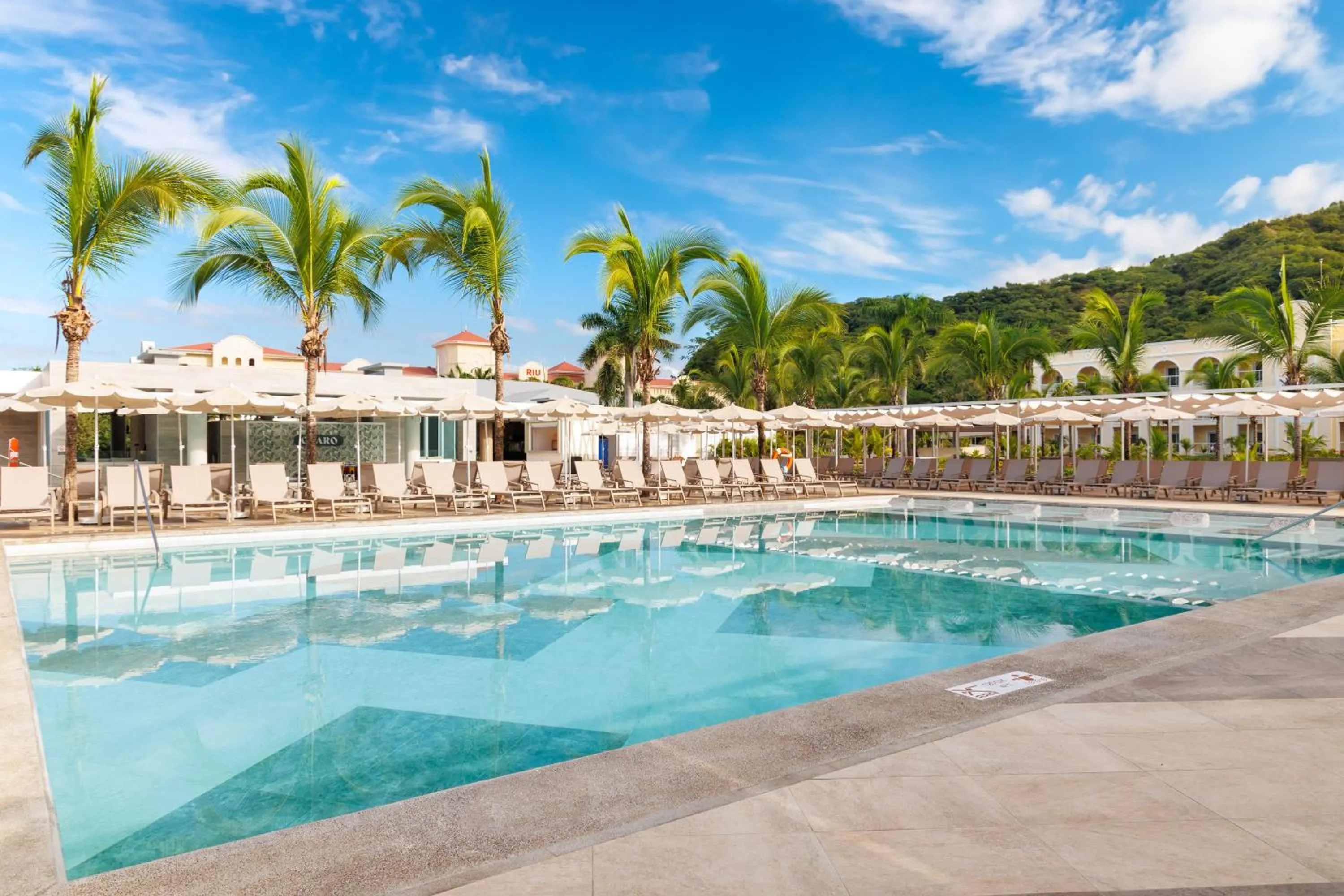 Swimming pool in Riu Guanacaste - All Inclusive