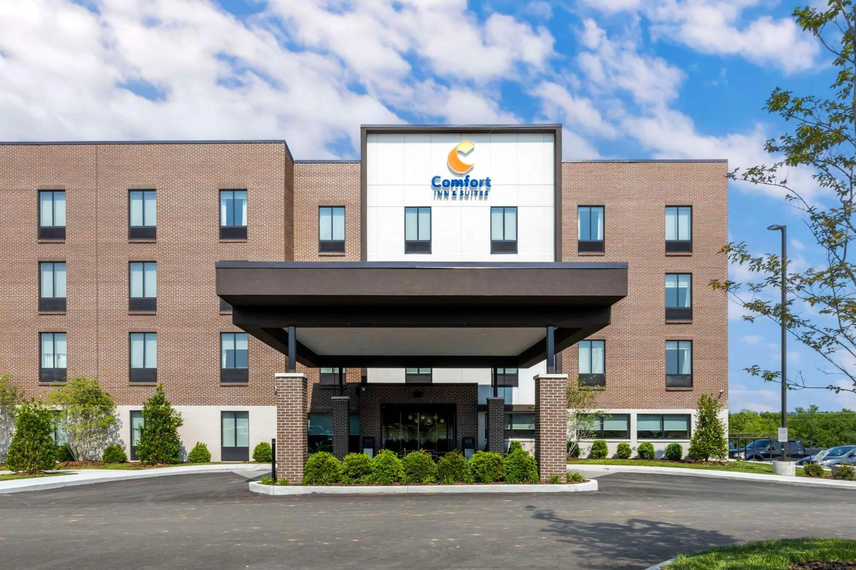 Property building in Comfort Inn & Suites Gallatin - Nashville Metro