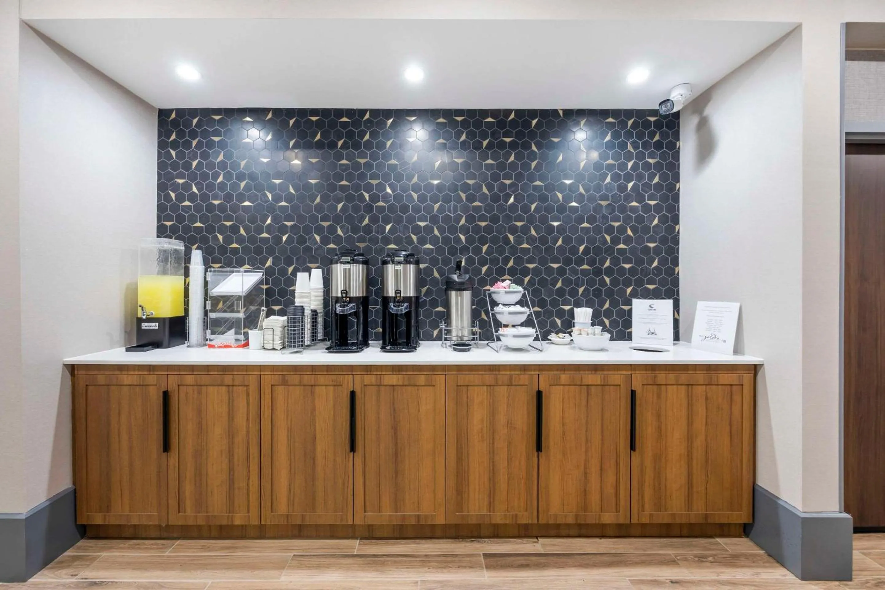 Breakfast in Comfort Inn & Suites Gallatin - Nashville Metro