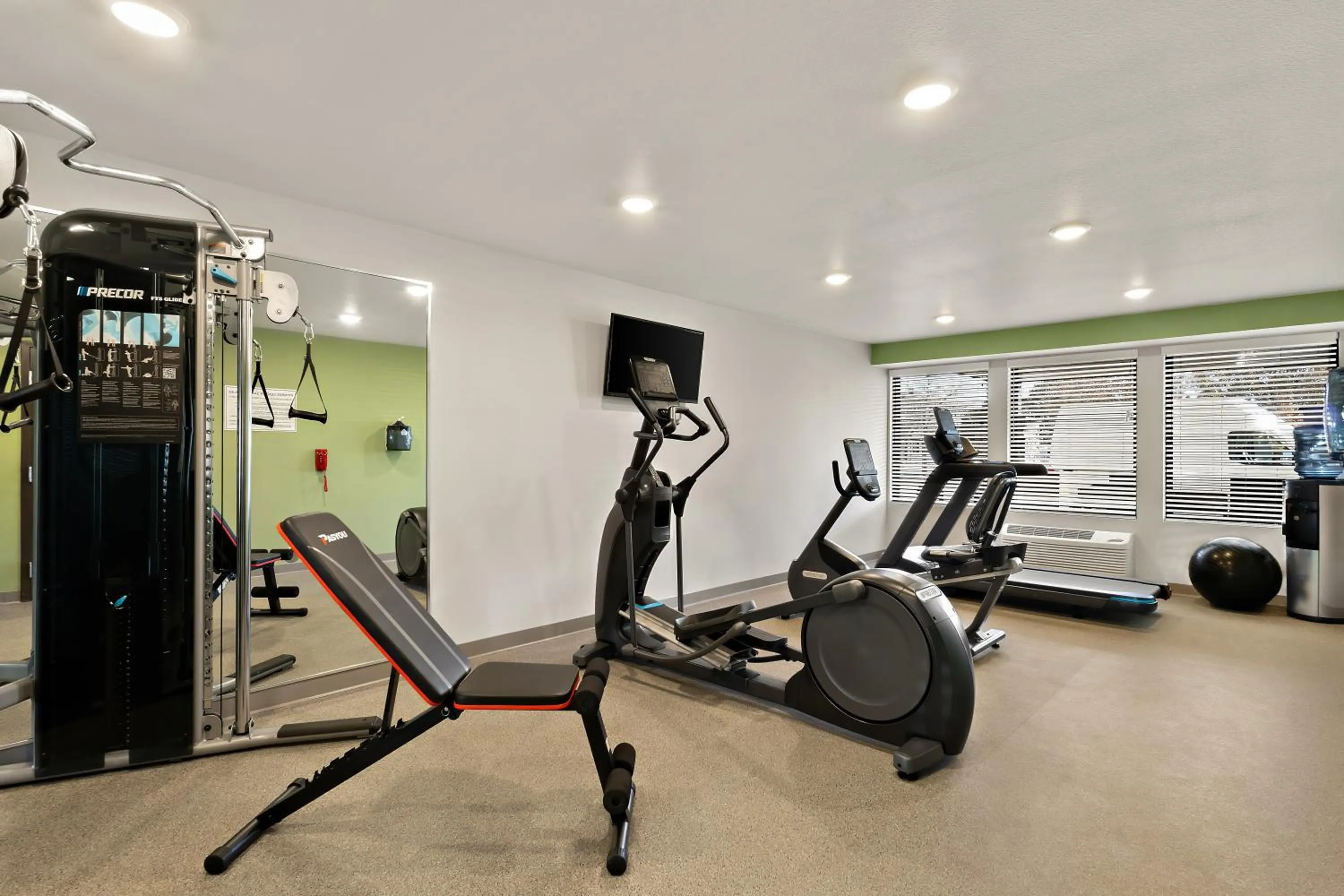 Fitness centre/facilities in WoodSpring Suites Fort Collins