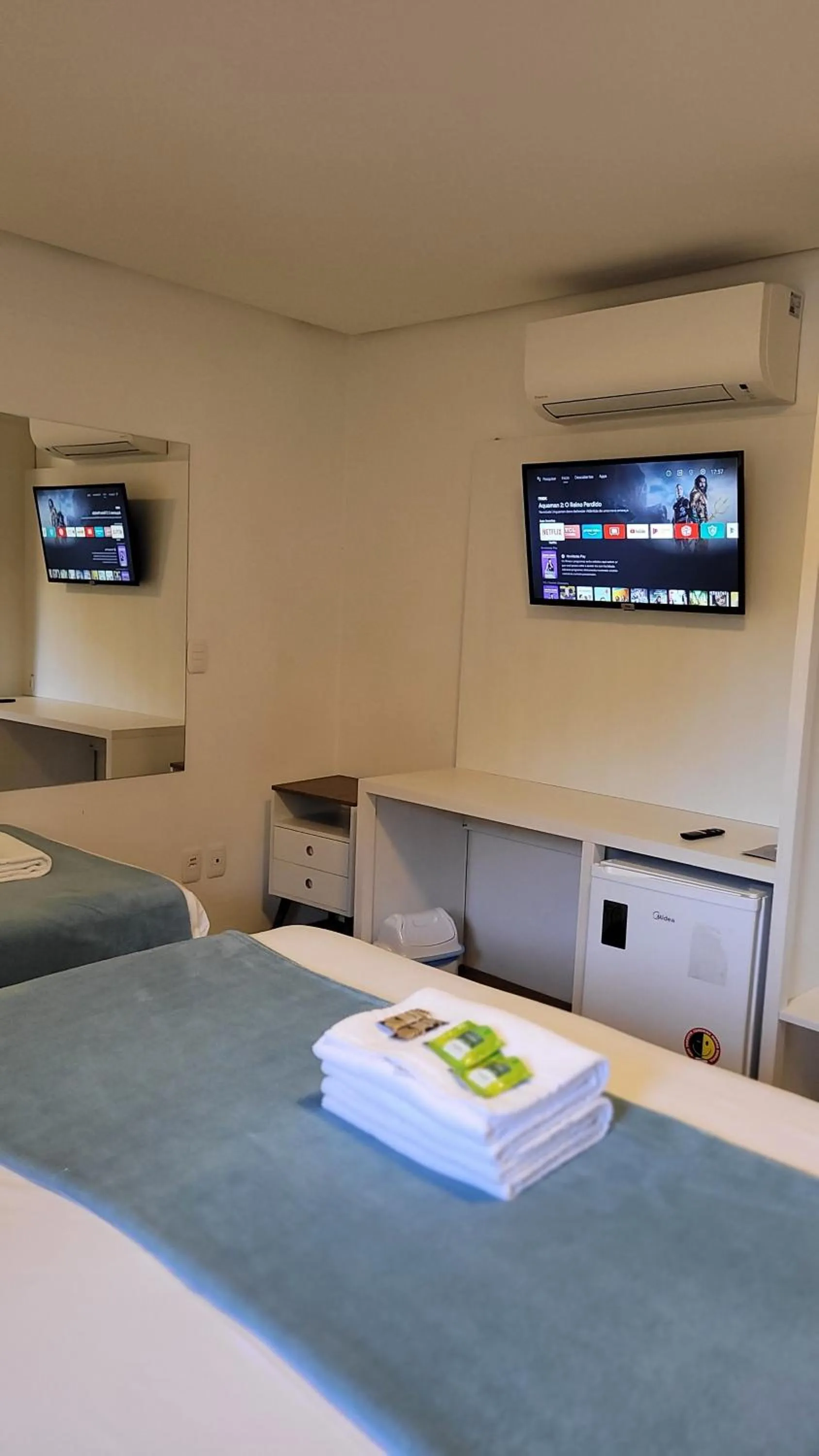 TV and multimedia, Bed in Hotel Golden Hills