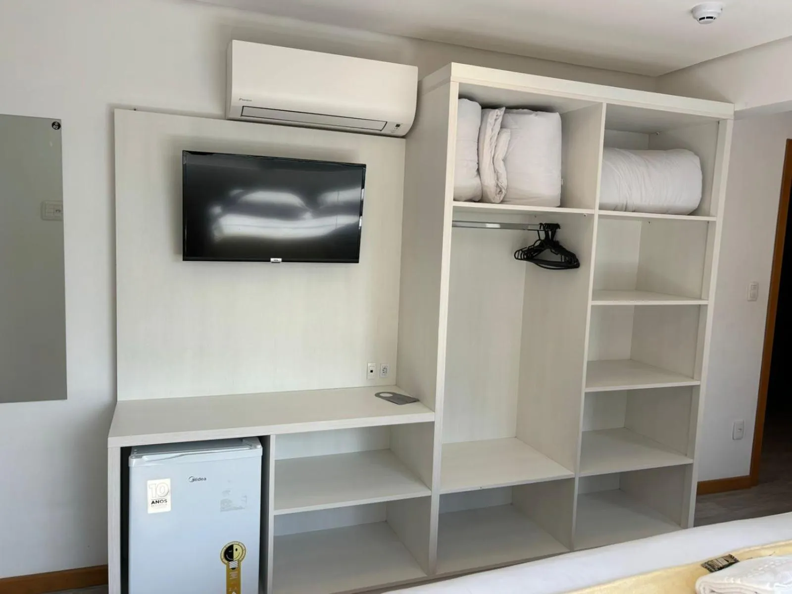 TV and multimedia in Hotel Golden Hills