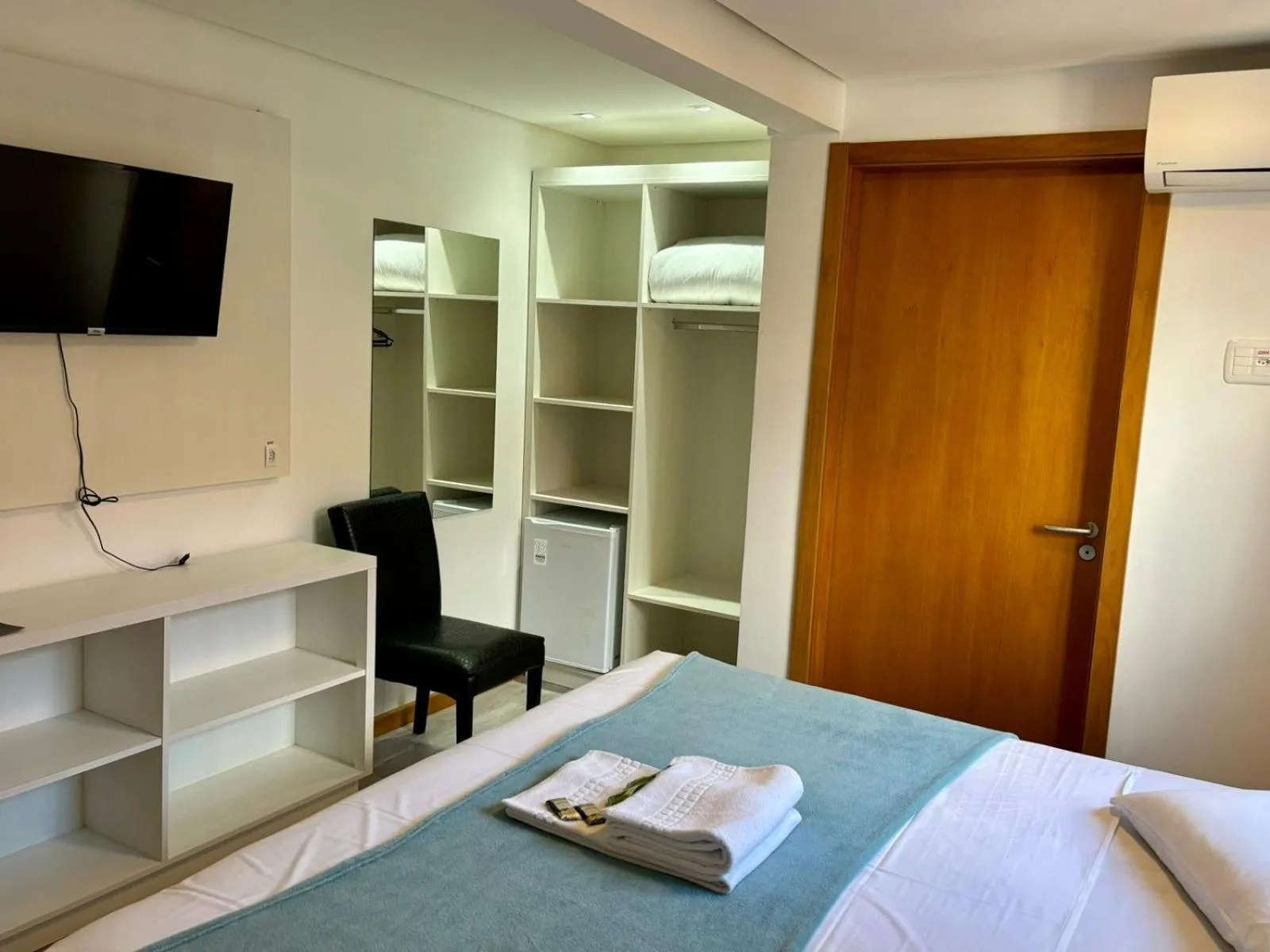 TV and multimedia, Bed in Hotel Golden Hills