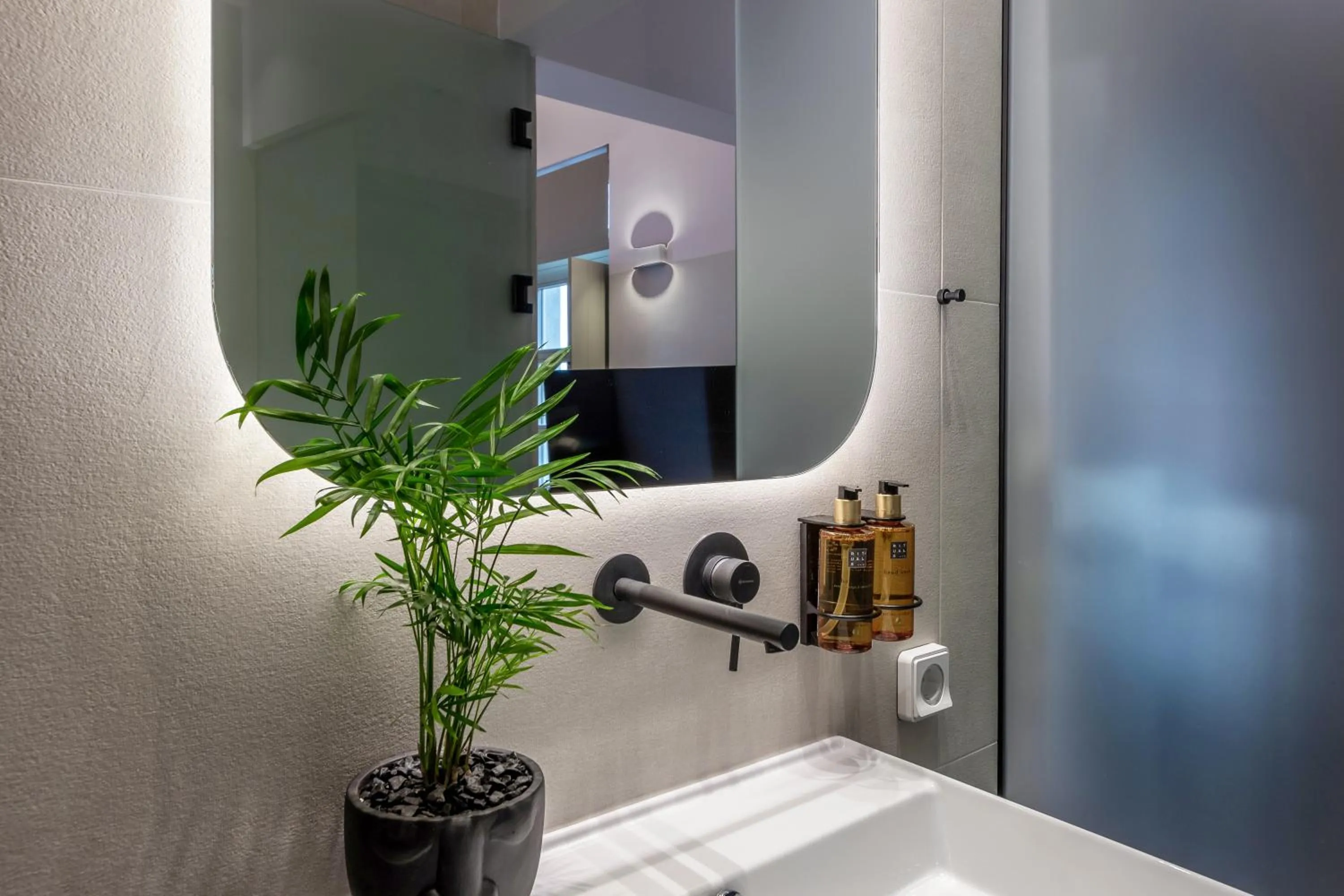 Bathroom in Octavia Rooms