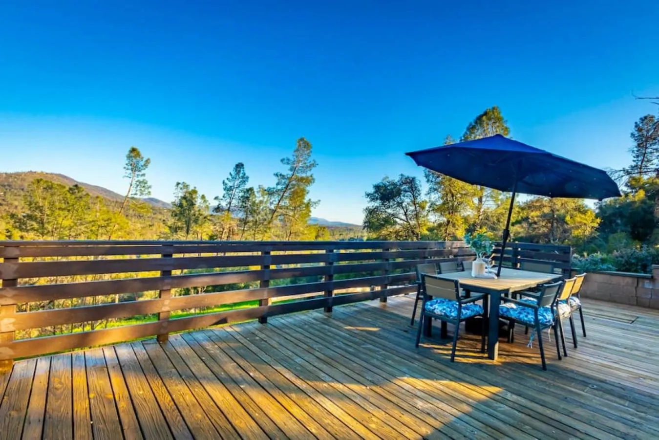 Sierra Vista Lookout Lodge with Creek, Waterfall and Waterholes, minutes from Bass Lake and Yosemite South Gate