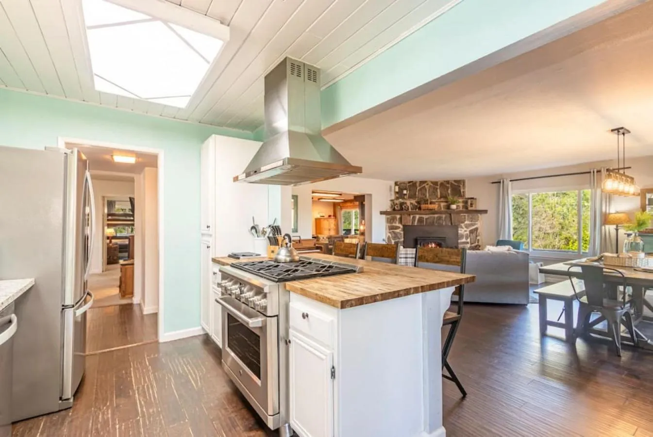 Sierra Vista Lookout Lodge with Creek, Waterfall and Waterholes, minutes from Bass Lake and Yosemite South Gate