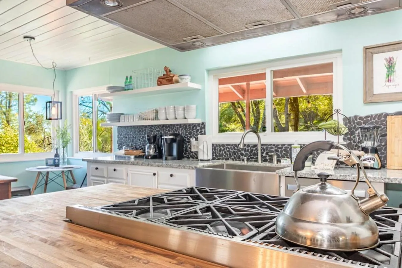 Sierra Vista Lookout Lodge with Creek, Waterfall and Waterholes, minutes from Bass Lake and Yosemite South Gate