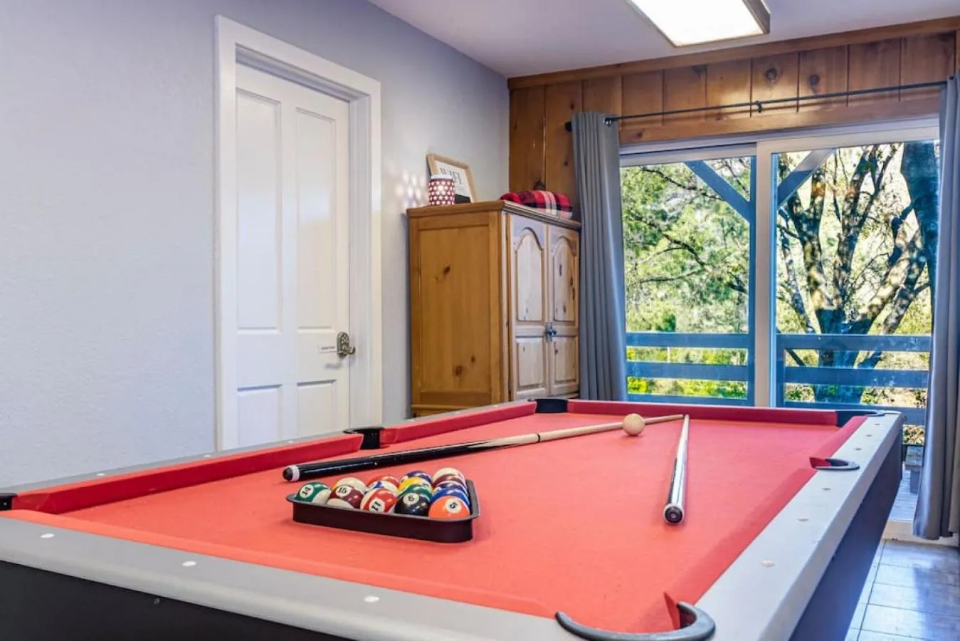 Sierra Vista Lookout Lodge with Creek, Waterfall and Waterholes, minutes from Bass Lake and Yosemite South Gate