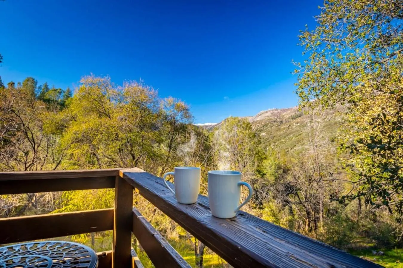 Sierra Vista Lookout Lodge with Creek, Waterfall and Waterholes, minutes from Bass Lake and Yosemite South Gate