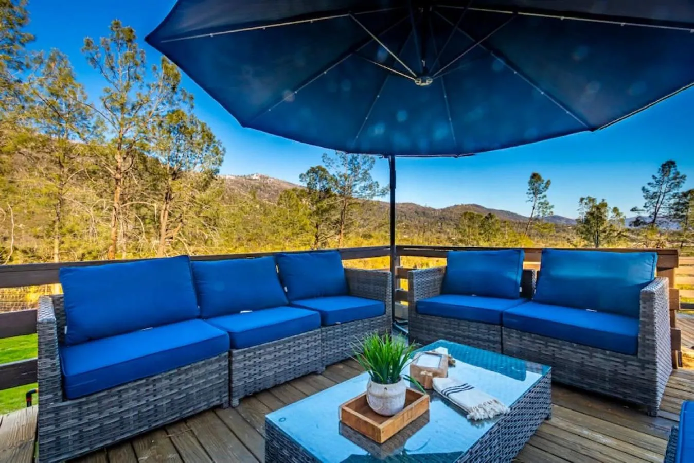 Sierra Vista Lookout Lodge with Creek, Waterfall and Waterholes, minutes from Bass Lake and Yosemite South Gate