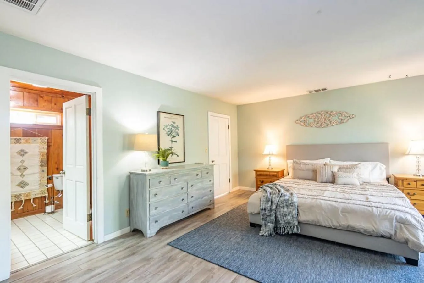 Bed in Sierra Vista Lookout Lodge with Creek, Waterfall and Waterholes, minutes from Bass Lake and Yosemite South Gate